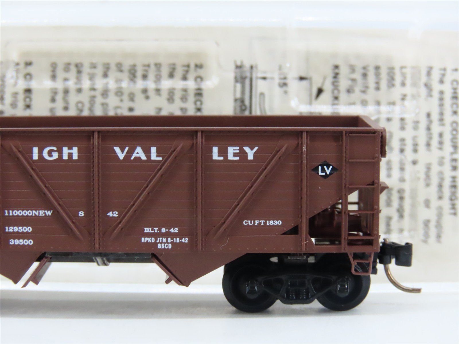 N Micro-Trains MTL 57030 LV Lehigh Valley 2-Bay Composite Side Hopper #14500