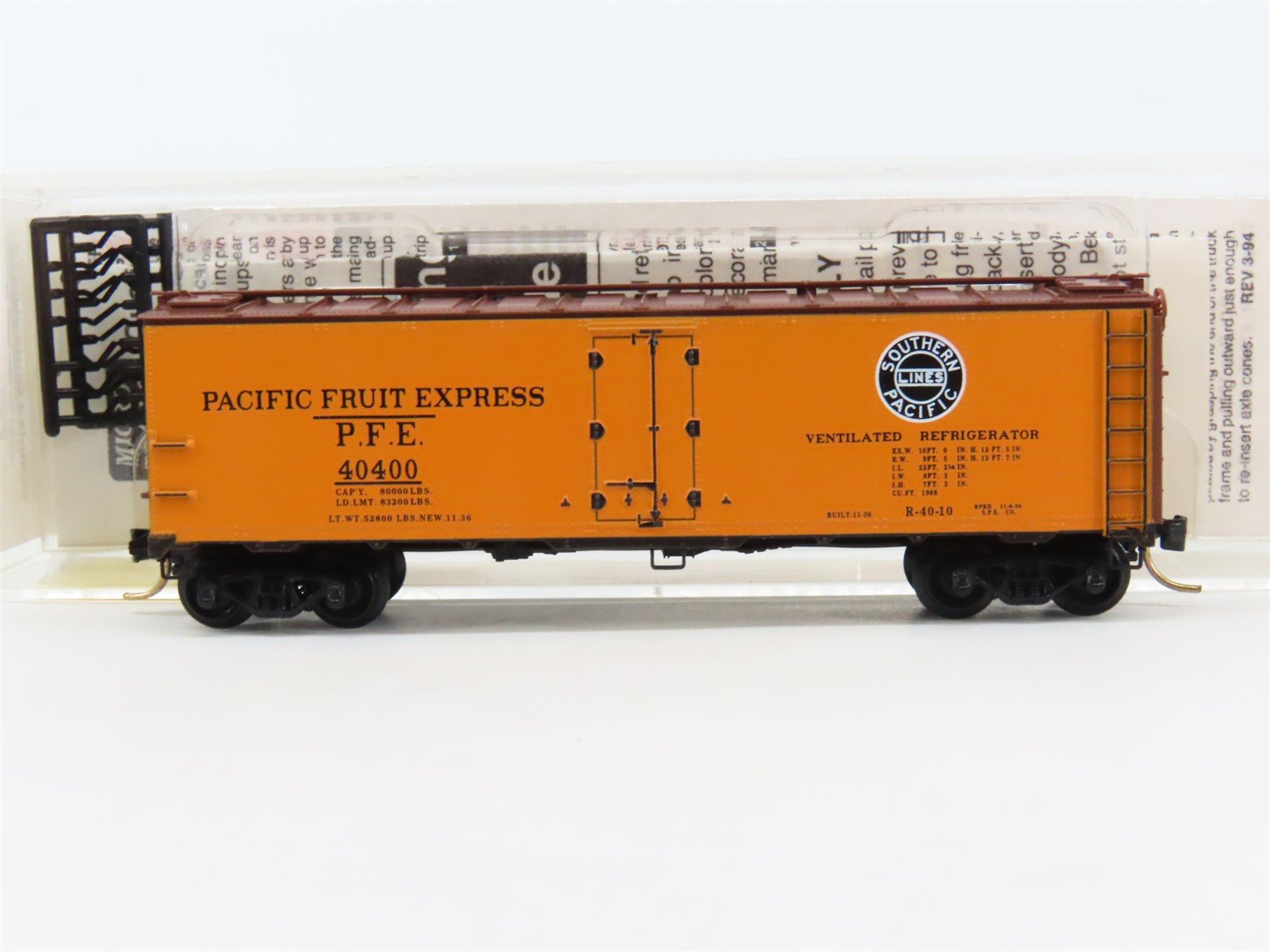 N Micro-Trains MTL 59010 PFE Pacific Fruit Express 40' Steel Ice Reefer #40400