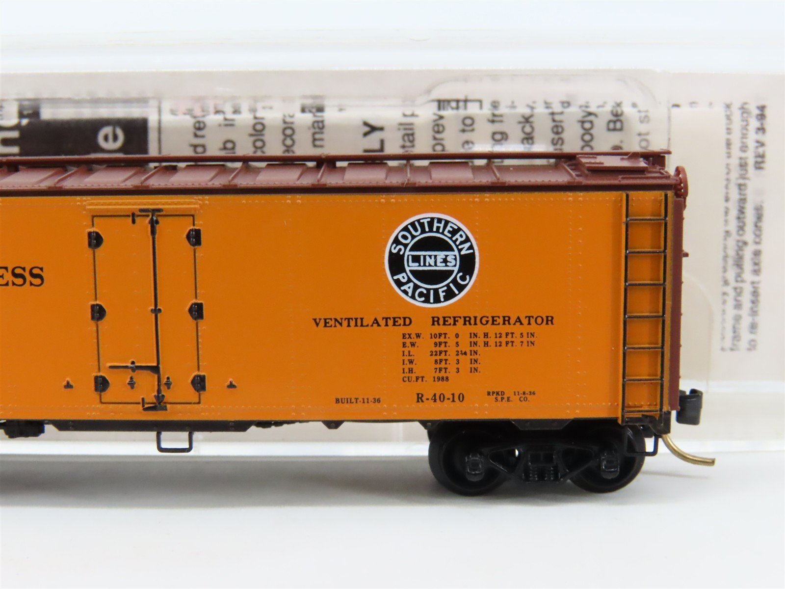 N Micro-Trains MTL 59010 PFE Pacific Fruit Express 40' Steel Ice Reefer #40400