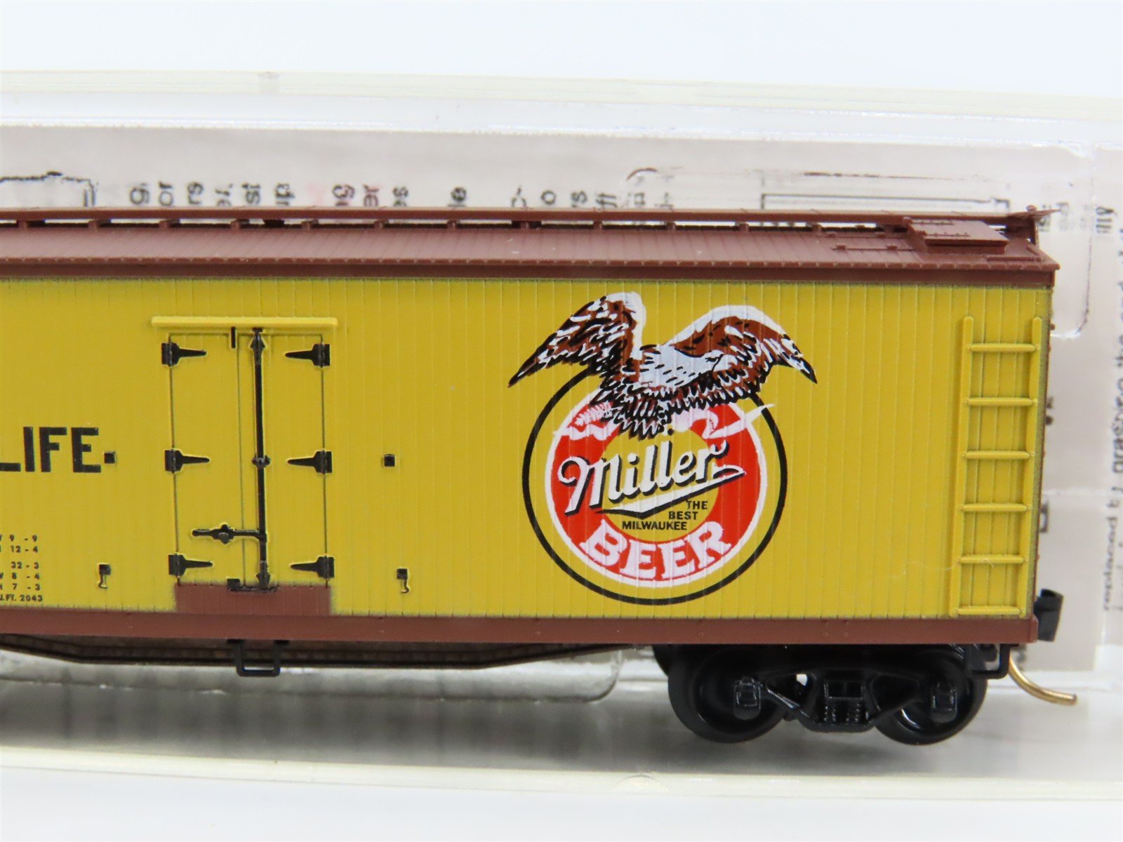 N Scale Micro-Trains MTL 49410 URTC Miller High Life Beer 40' Wood Reefer #93187