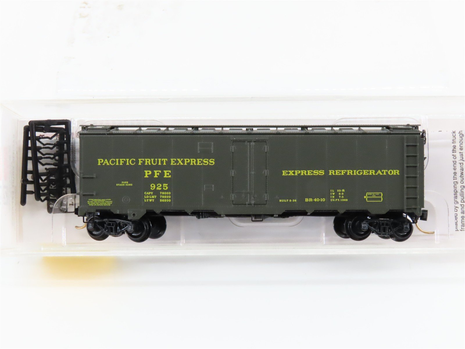 N Scale Micro-Trains MTL 59510 PFE Pacific Fruit Express 40' Ice Reefer #925