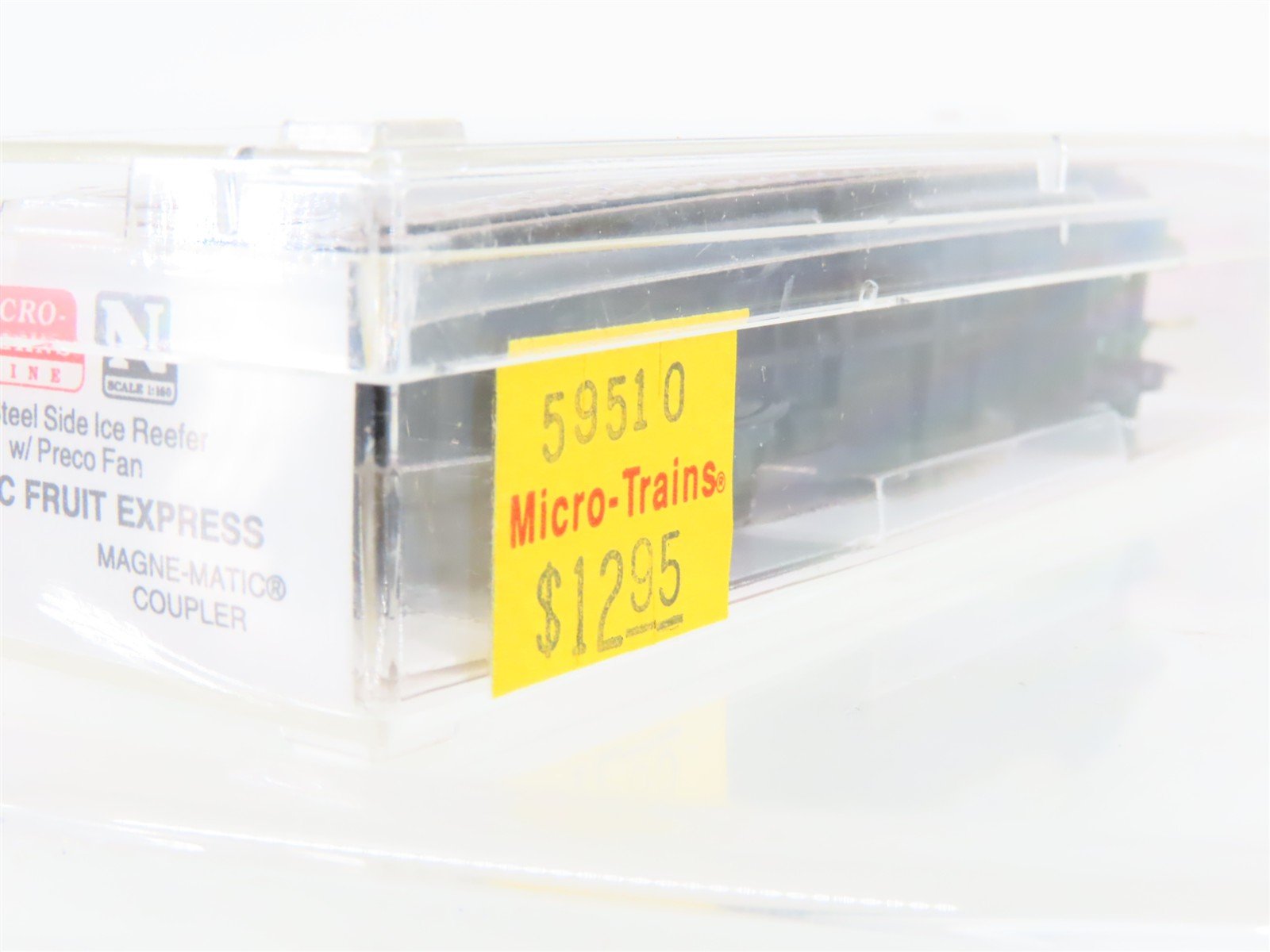 N Scale Micro-Trains MTL 59510 PFE Pacific Fruit Express 40' Ice Reefer #925