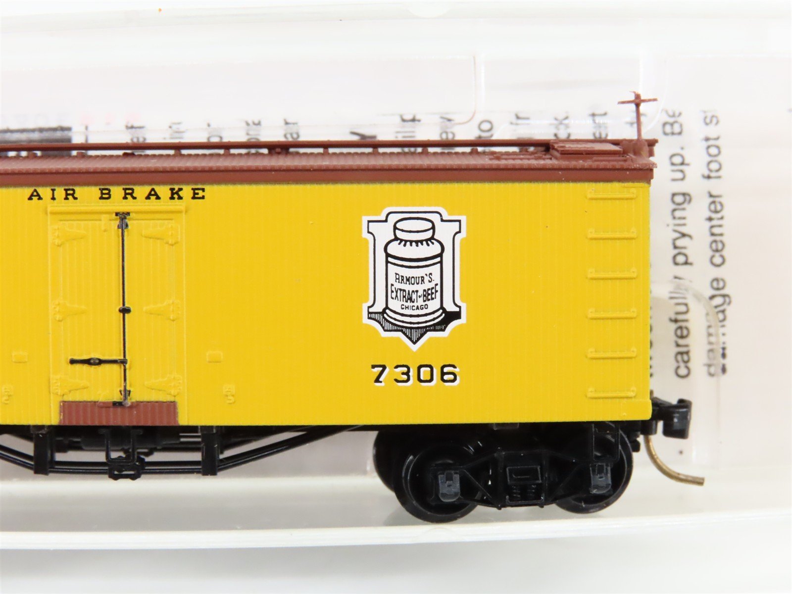 N Scale Micro-Trains MTL 58030 Armour Refrigerator Line 36' Wood Reefer #7306