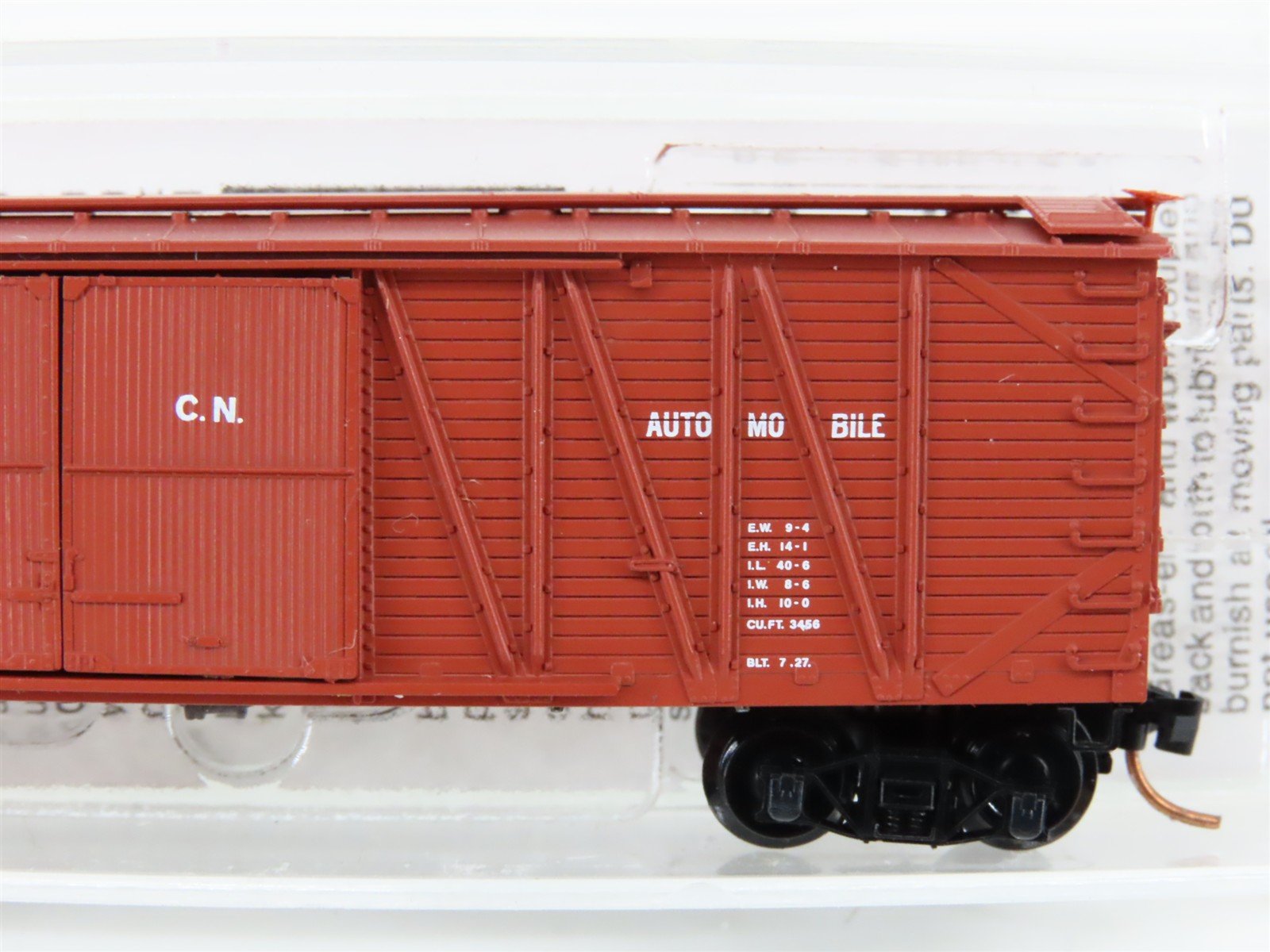 N Scale Micro-Trains MTL 40010 CN Canadian National 40' Braced Boxcar #582593