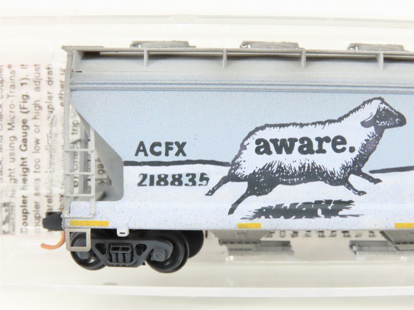 N Scale Micro-Trains MTL 09244330 ACFX 2-Bay Covered Hopper #218835 Weathered