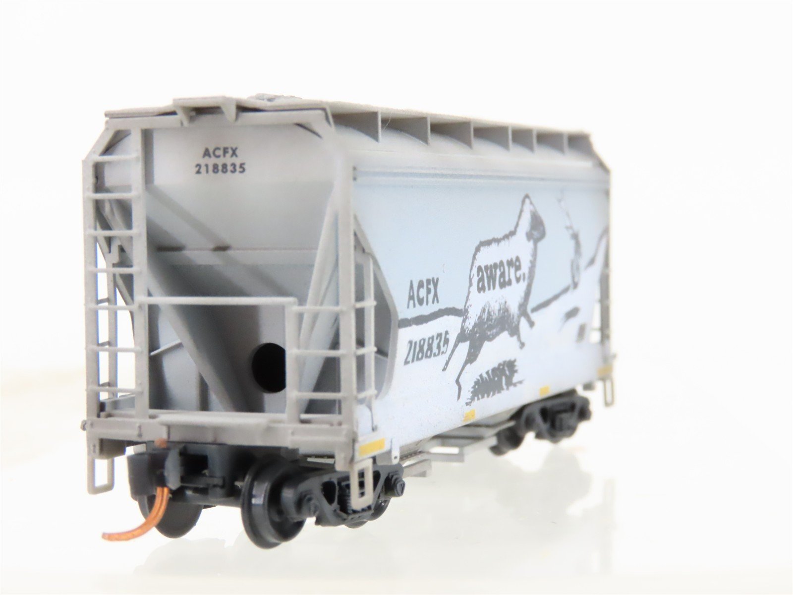 N Scale Micro-Trains MTL 09244330 ACFX 2-Bay Covered Hopper #218835 Weathered