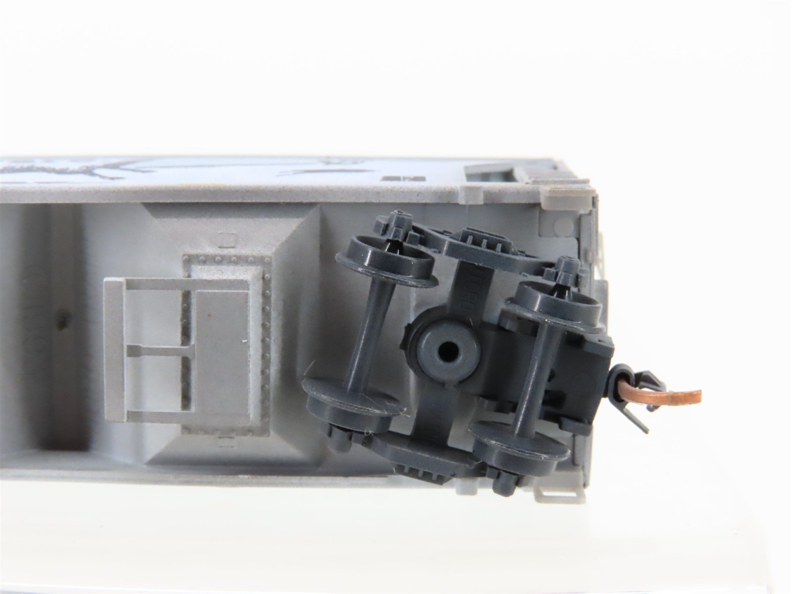N Scale Micro-Trains MTL 09244330 ACFX 2-Bay Covered Hopper #218835 Weathered
