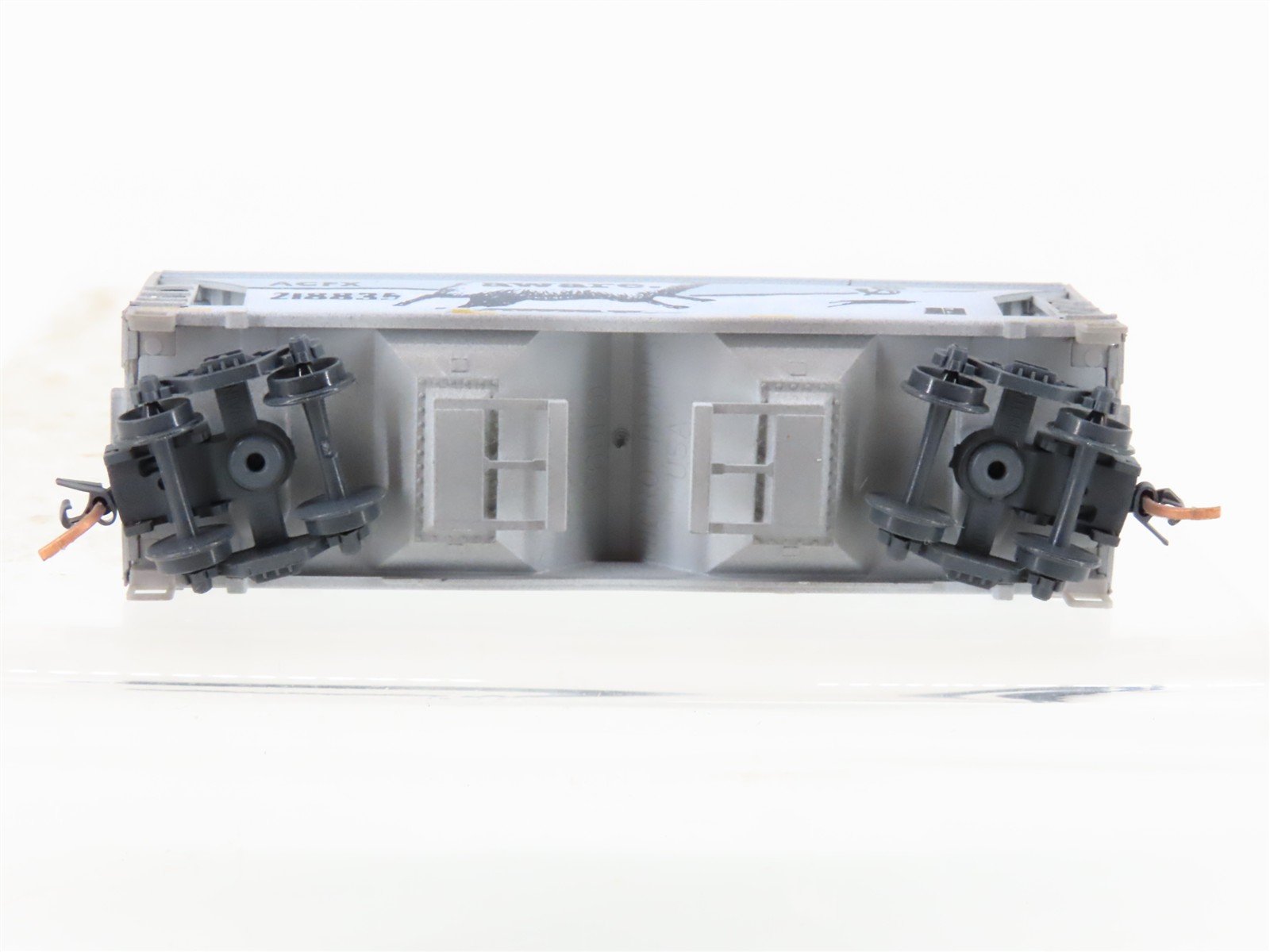 N Scale Micro-Trains MTL 09244330 ACFX 2-Bay Covered Hopper #218835 Weathered