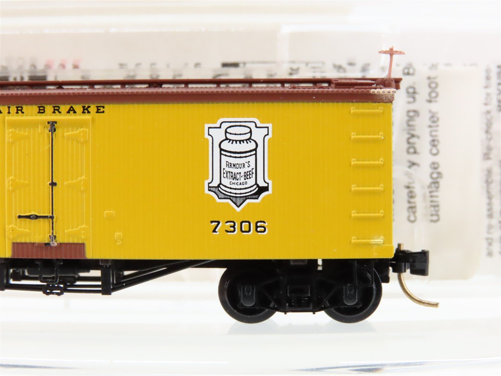 N Scale Micro-Trains MTL 58030 Armour Refrigerator Line 36' Wood Reefer #7306