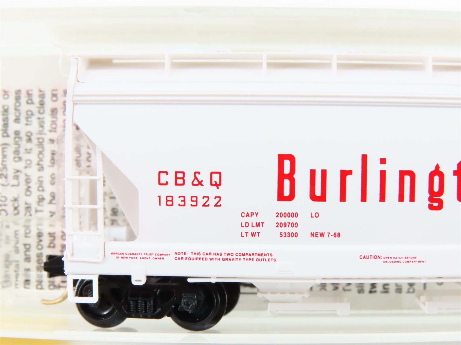 N Scale Micro-Trains MTL 92070 CBQ Burlington 2-Bay Covered Hopper #183922