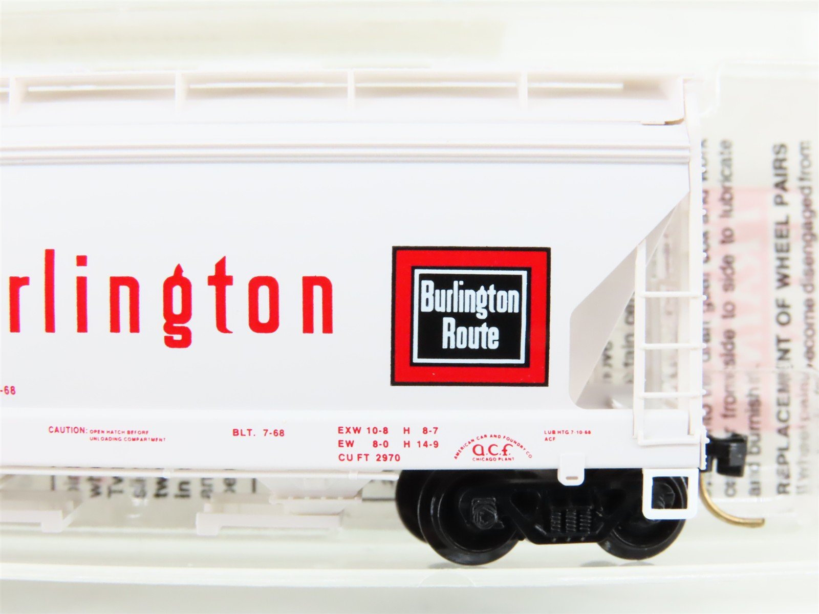N Scale Micro-Trains MTL 92070 CBQ Burlington 2-Bay Covered Hopper #183922