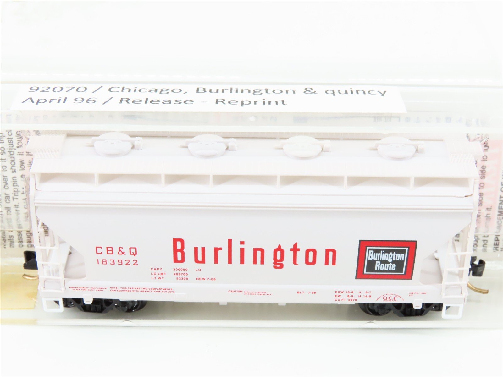 N Scale Micro-Trains MTL 92070 CBQ Burlington 2-Bay Covered Hopper #183922