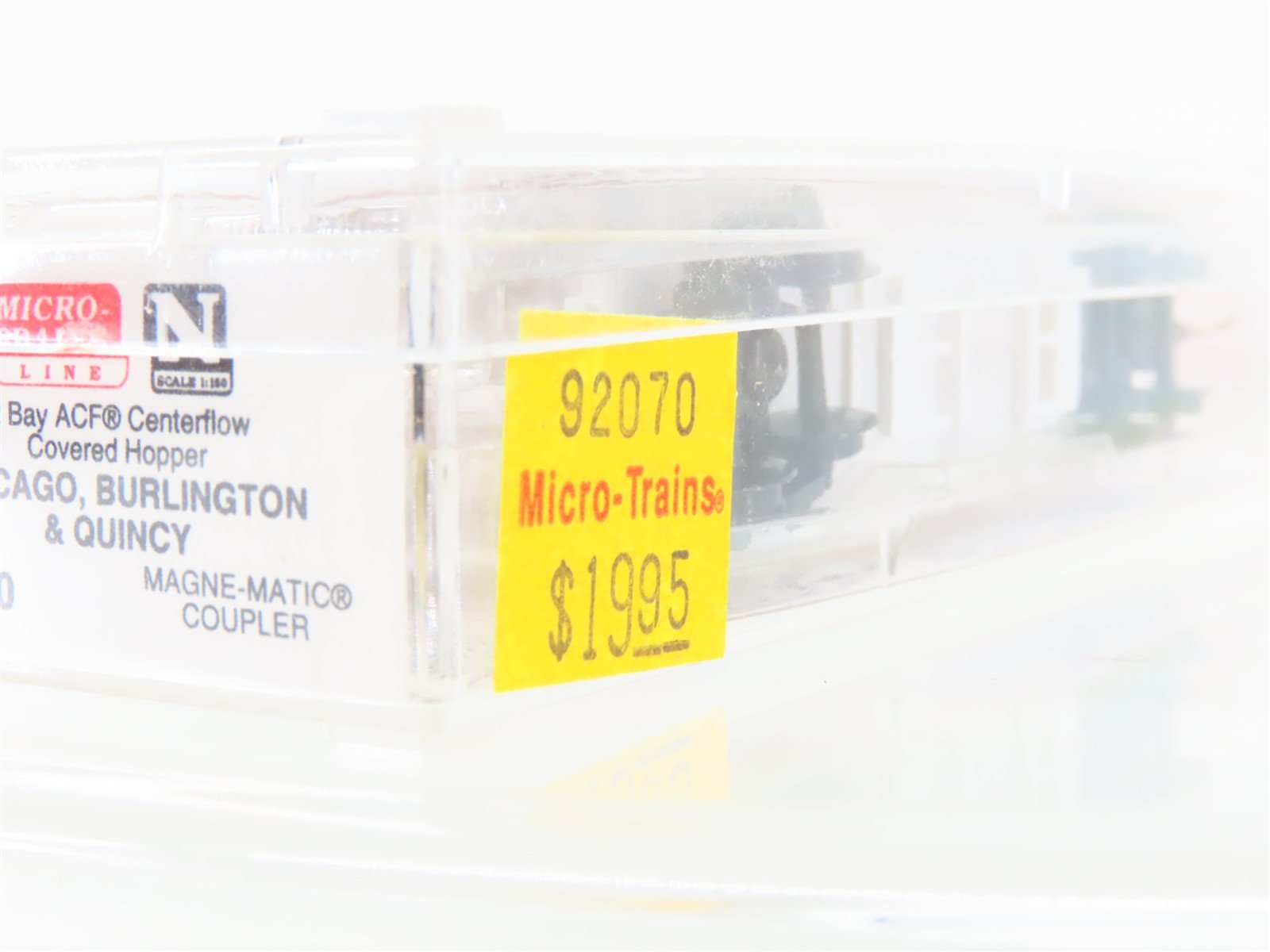 N Scale Micro-Trains MTL 92070 CBQ Burlington 2-Bay Covered Hopper #183922