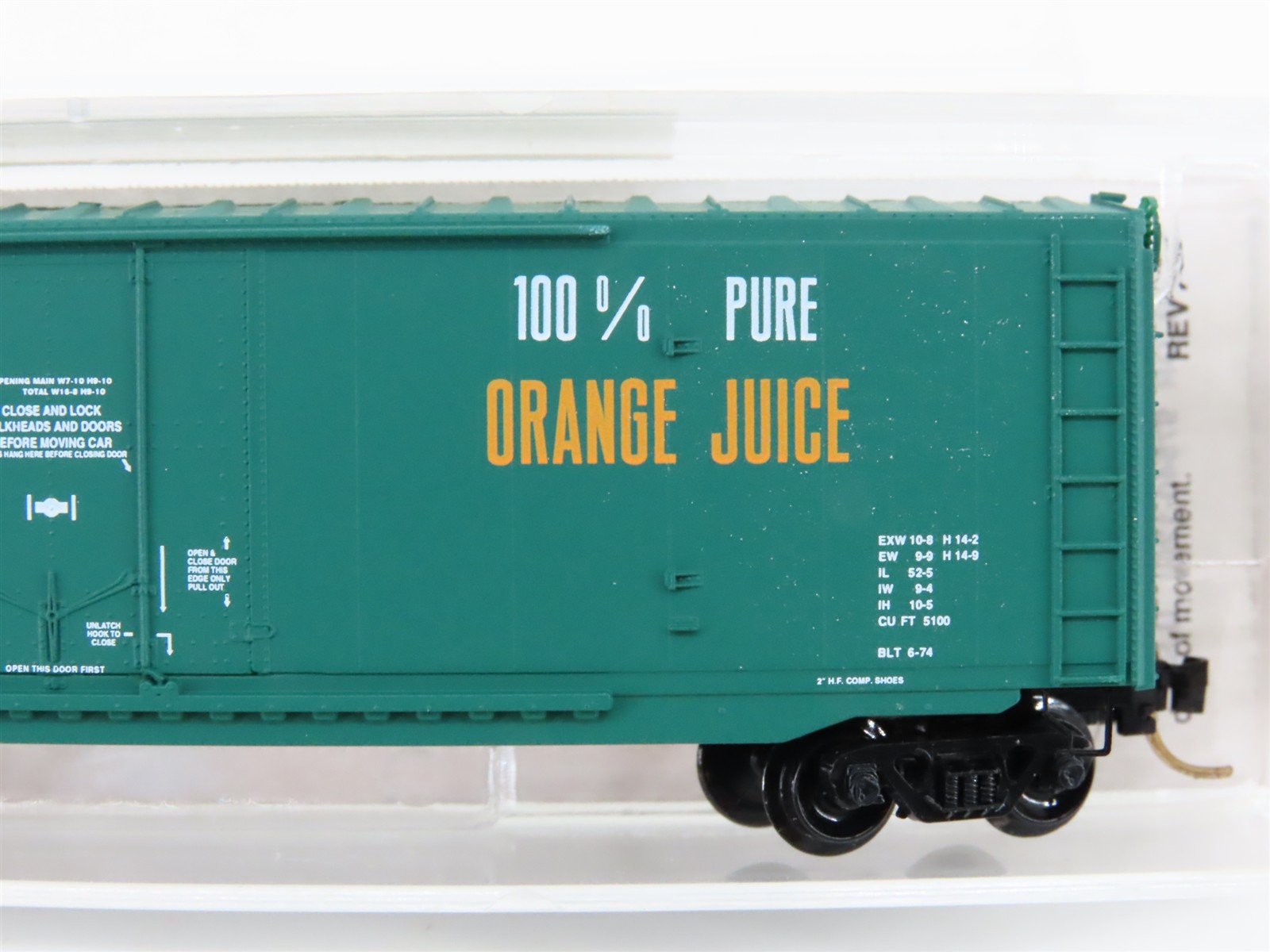 N Scale Micro-Trains MTL 75040 USLX Tropicana 50' Standard Boxcar #13085