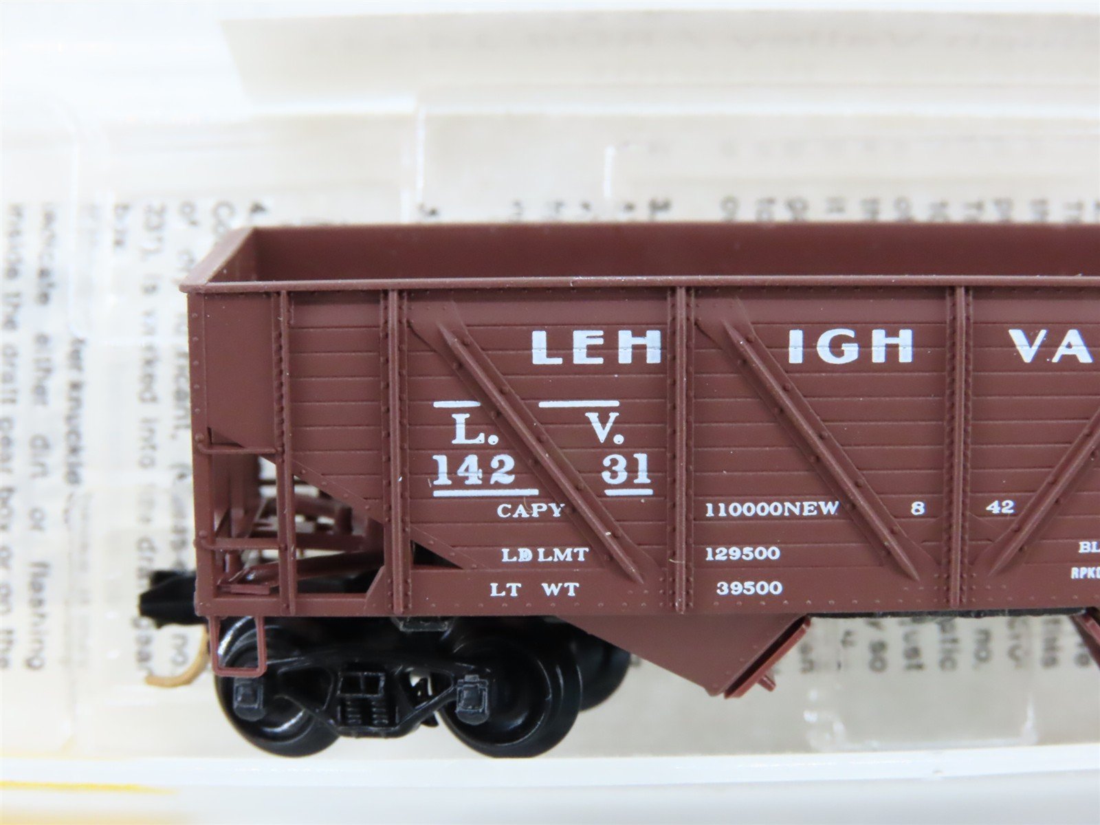 N Scale Micro-Trains MTL 57030 LV Lehigh Valley Railroad 33' 2-Bay Hopper #14231
