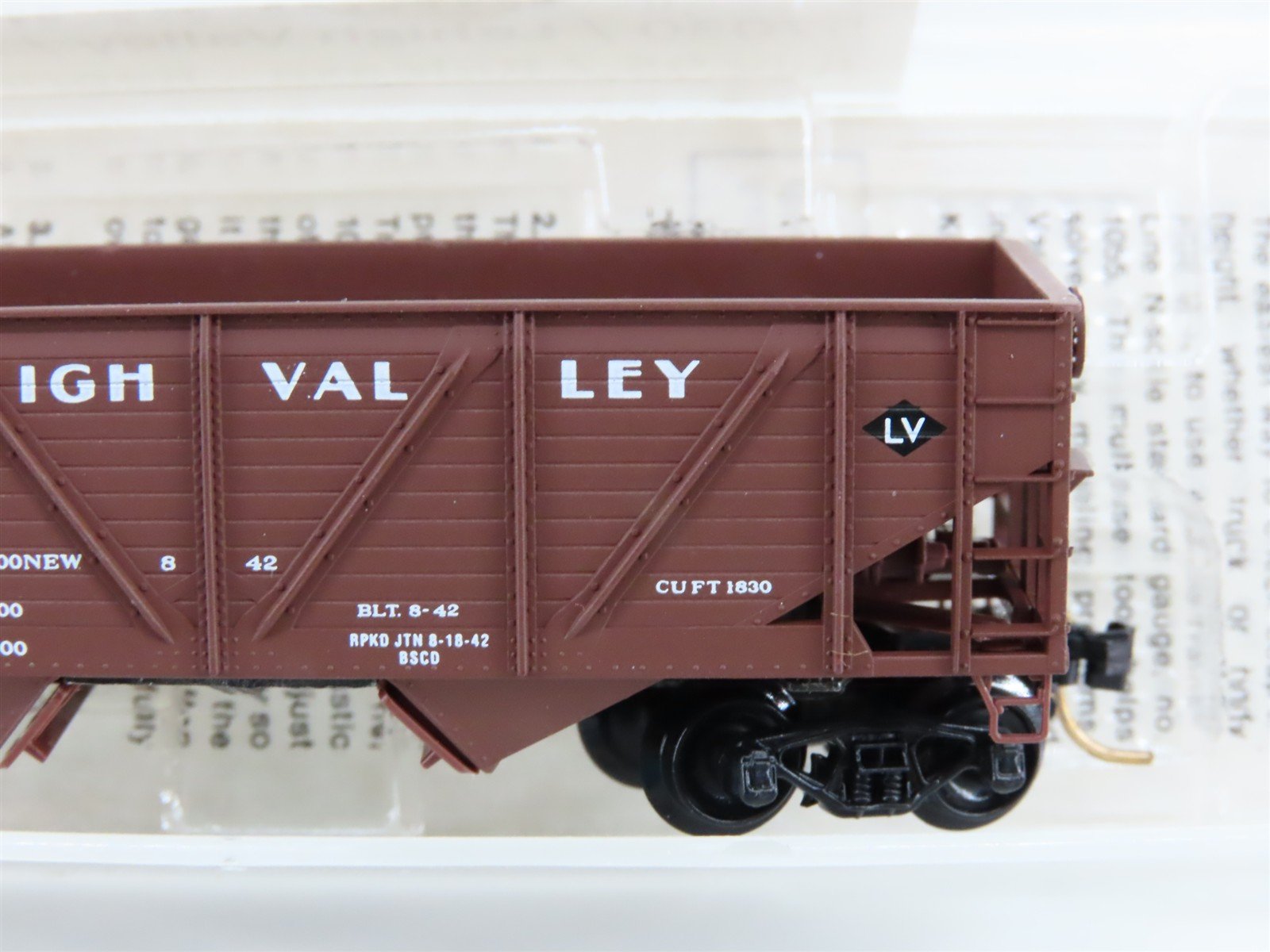 N Scale Micro-Trains MTL 57030 LV Lehigh Valley Railroad 33' 2-Bay Hopper #14231
