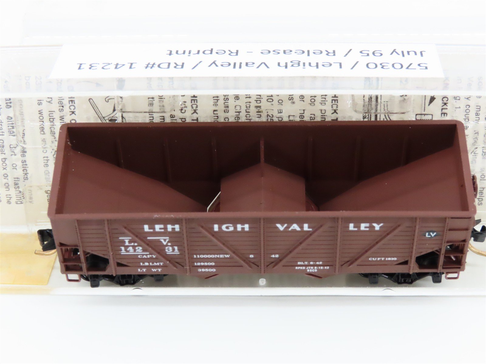 N Scale Micro-Trains MTL 57030 LV Lehigh Valley Railroad 33' 2-Bay Hopper #14231