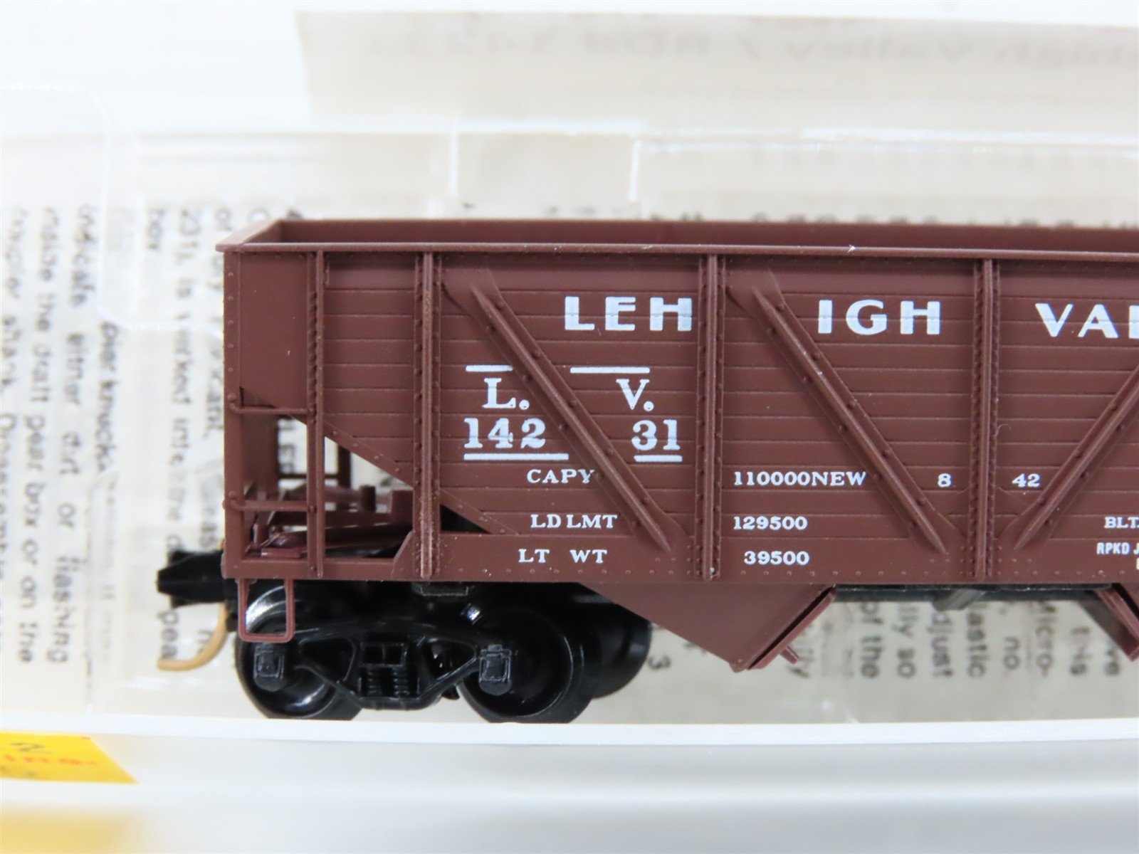 N Scale Micro-Trains MTL 57030 LV Lehigh Valley Railroad 33' 2-Bay Hopper #14231