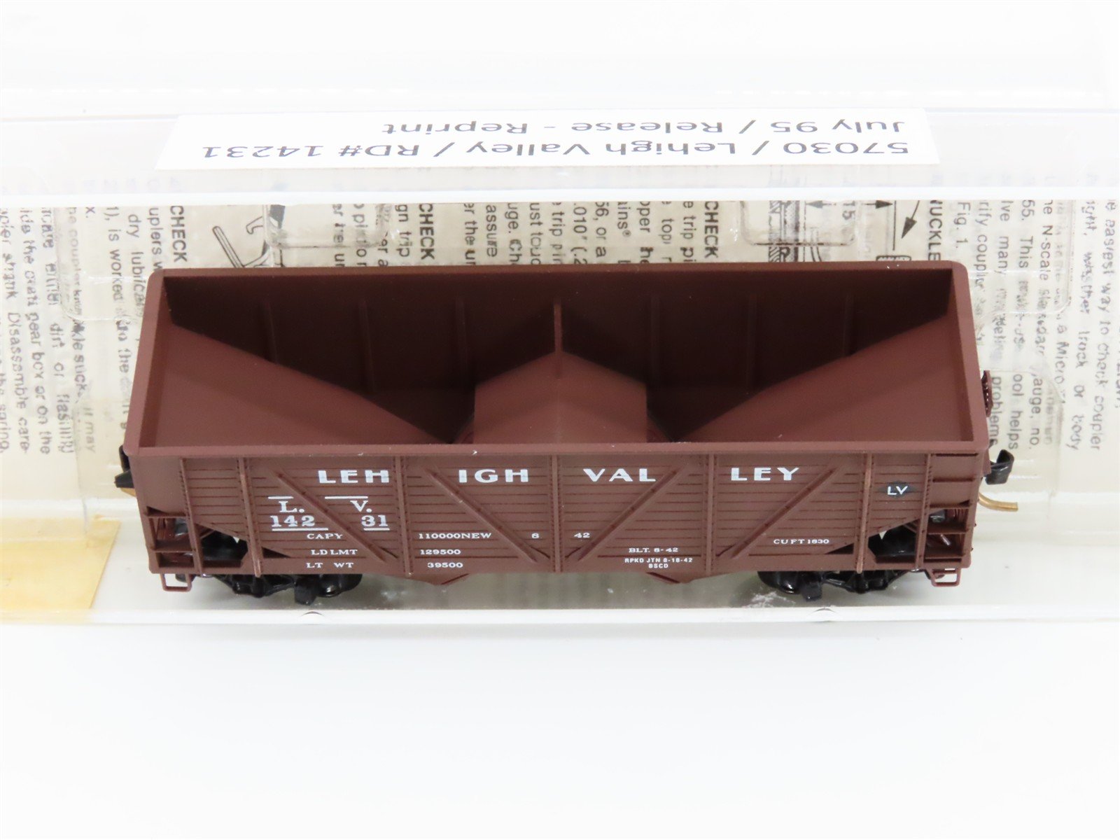 N Scale Micro-Trains MTL 57030 LV Lehigh Valley Railroad 33' 2-Bay Hopper #14231