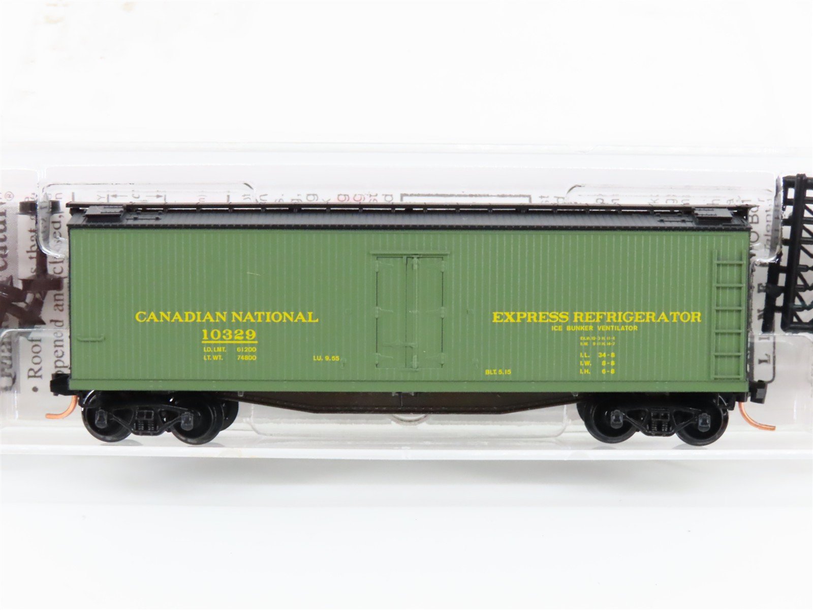 N Scale Micro-Trains MTL 49570 CN Canadian National 40' Express Reefer #10329
