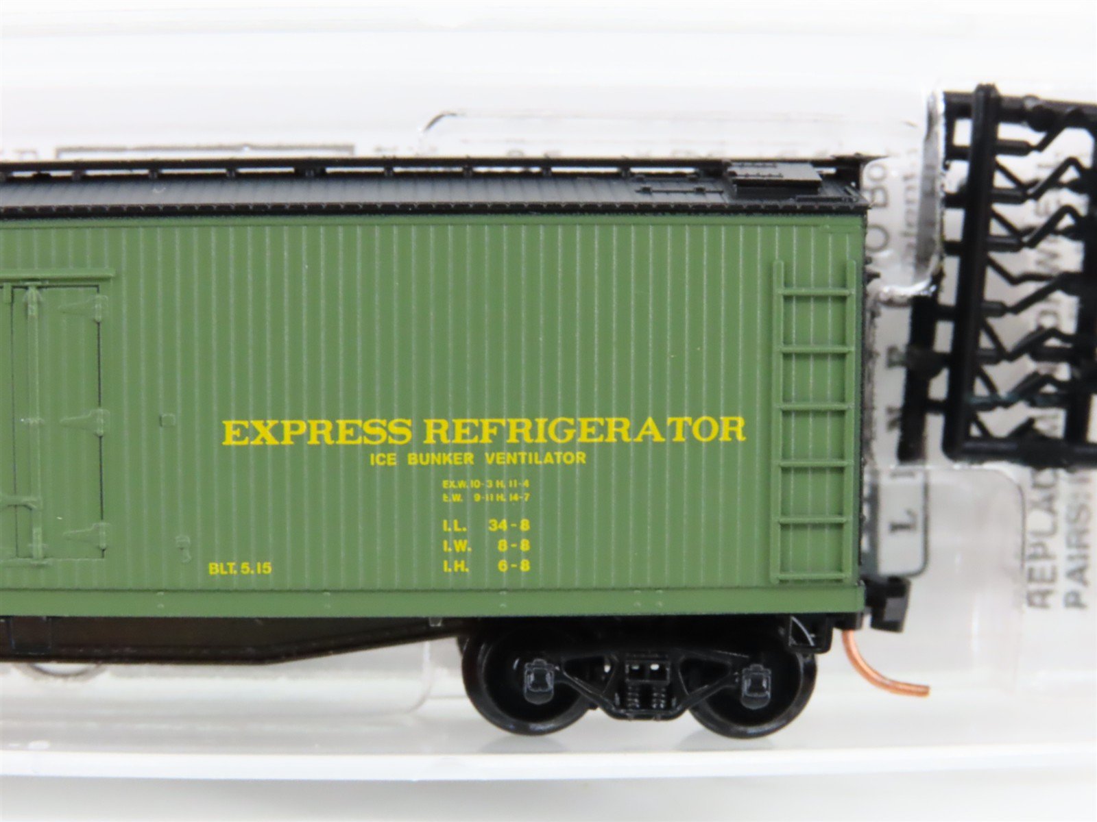 N Scale Micro-Trains MTL 49570 CN Canadian National 40' Express Reefer #10329