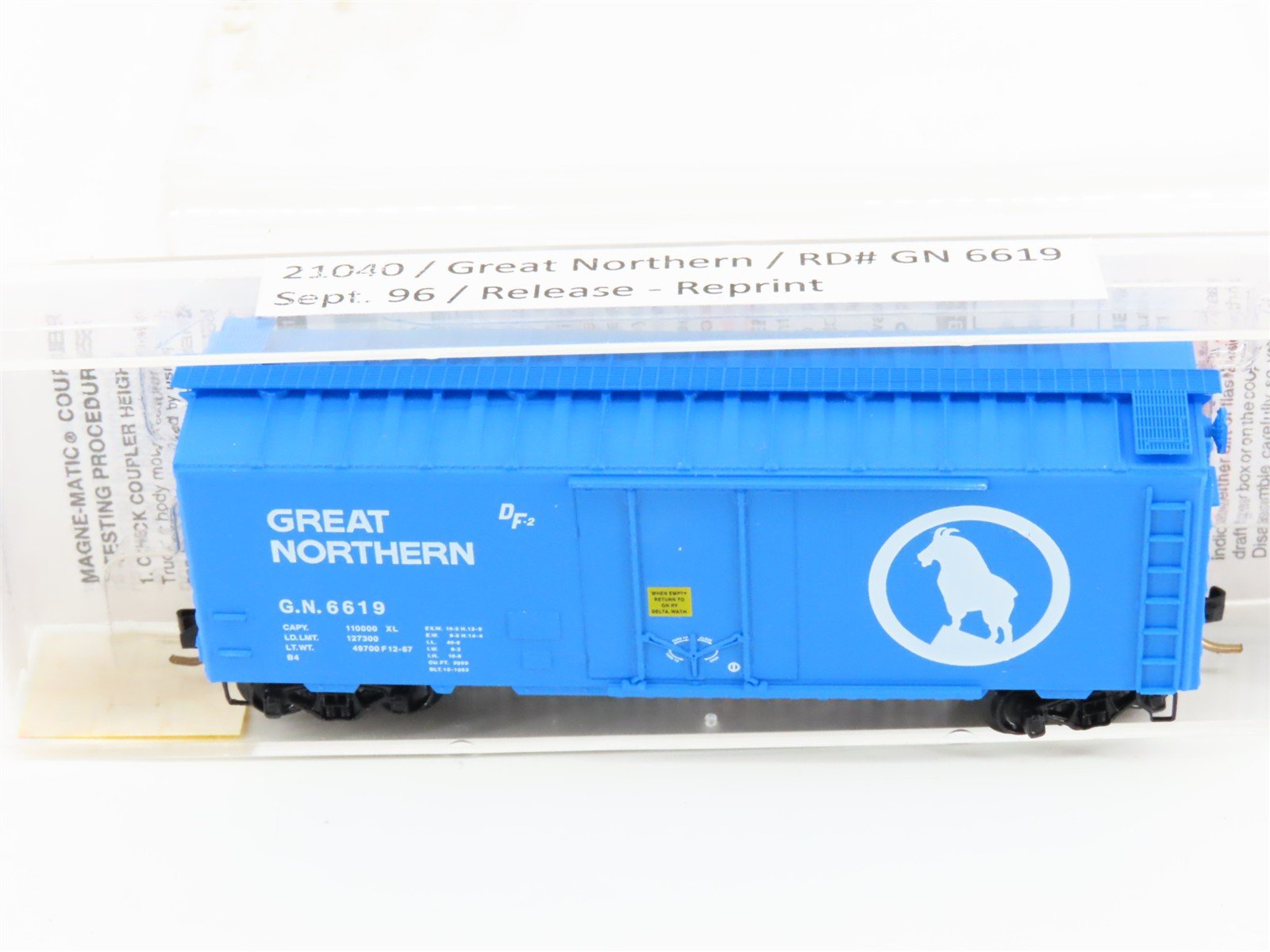 N Scale Micro-Trains MTL 21040 GN Great Northern 40' Plug Door Box Car #6619