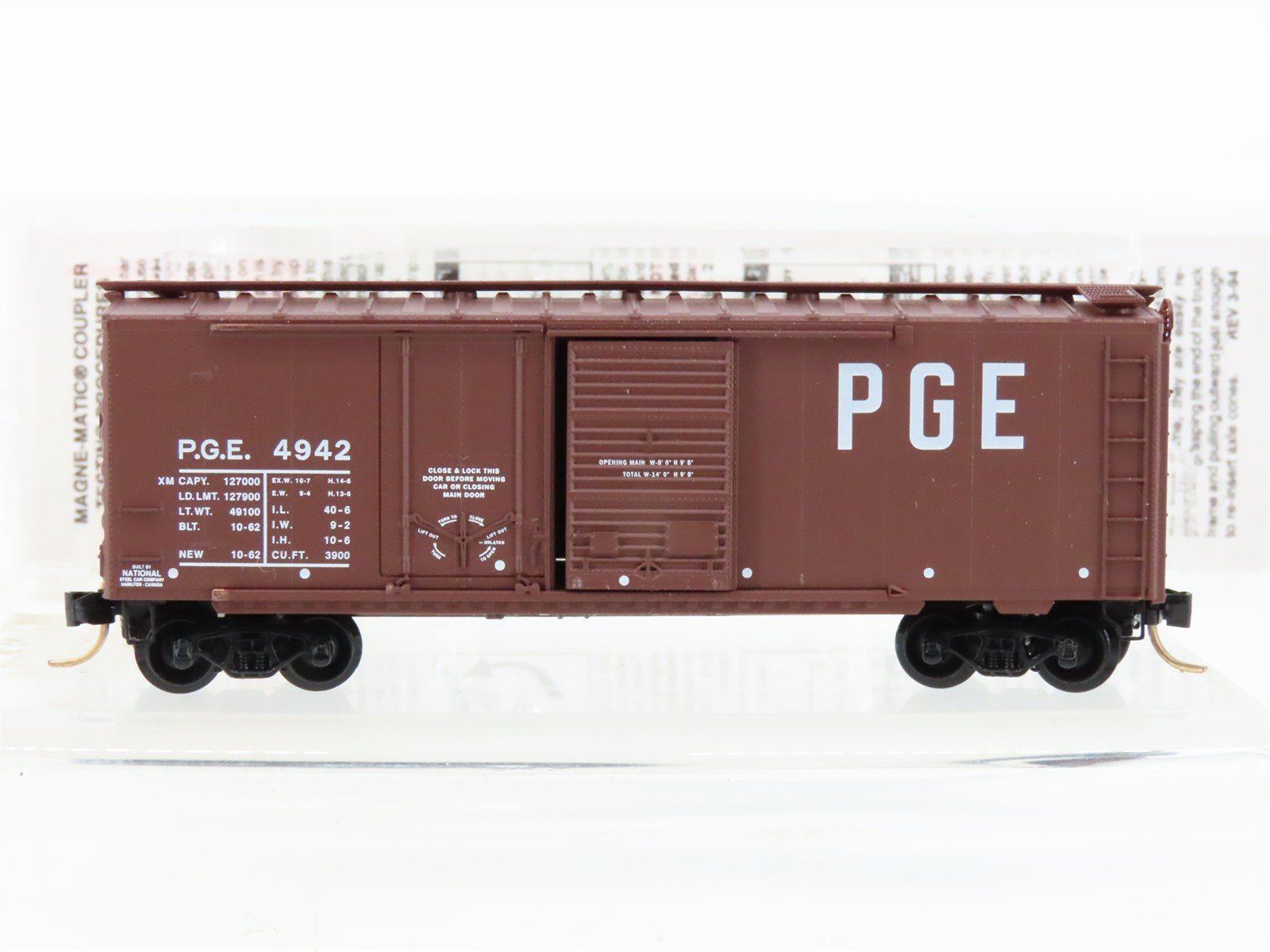 N Scale Micro-Trains MTL 22070 PGE Pacific Great Eastern 40' Box Car #4942