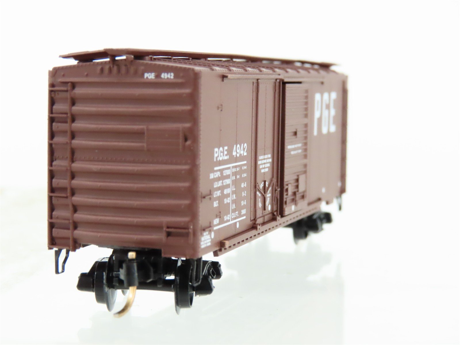 N Scale Micro-Trains MTL 22070 PGE Pacific Great Eastern 40' Box Car #4942
