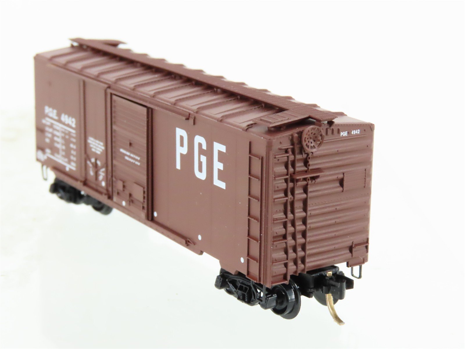 N Scale Micro-Trains MTL 22070 PGE Pacific Great Eastern 40' Box Car #4942
