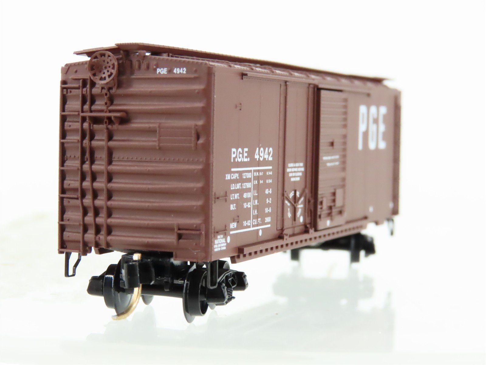 N Scale Micro-Trains MTL 22070 PGE Pacific Great Eastern 40' Box Car #4942
