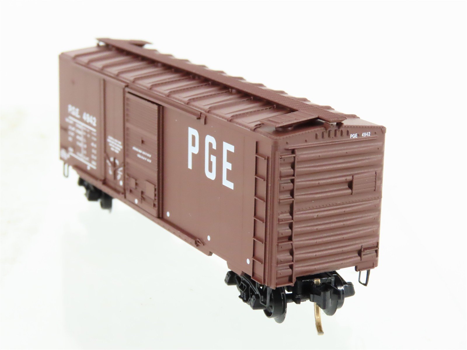 N Scale Micro-Trains MTL 22070 PGE Pacific Great Eastern 40' Box Car #4942