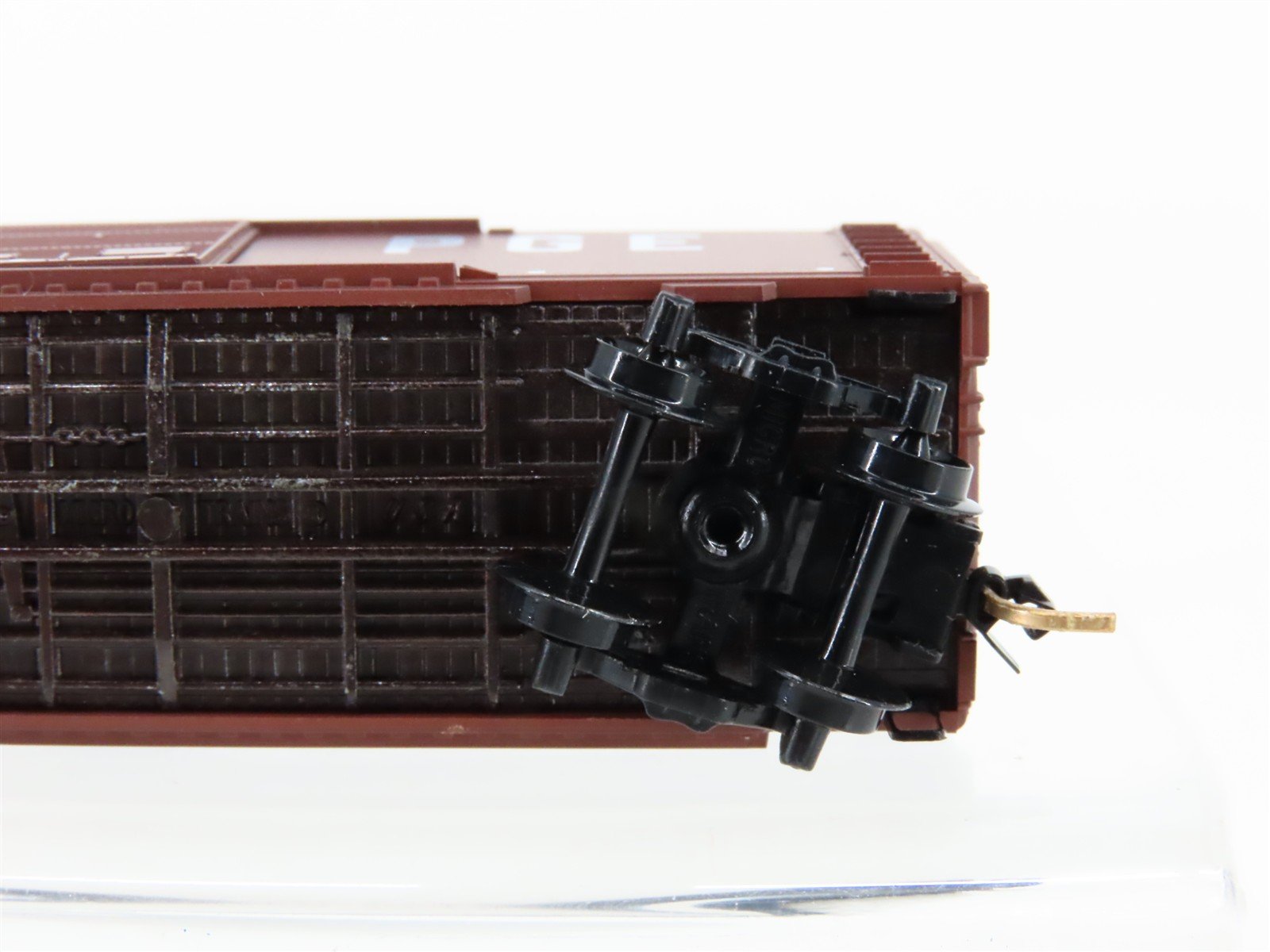 N Scale Micro-Trains MTL 22070 PGE Pacific Great Eastern 40' Box Car #4942