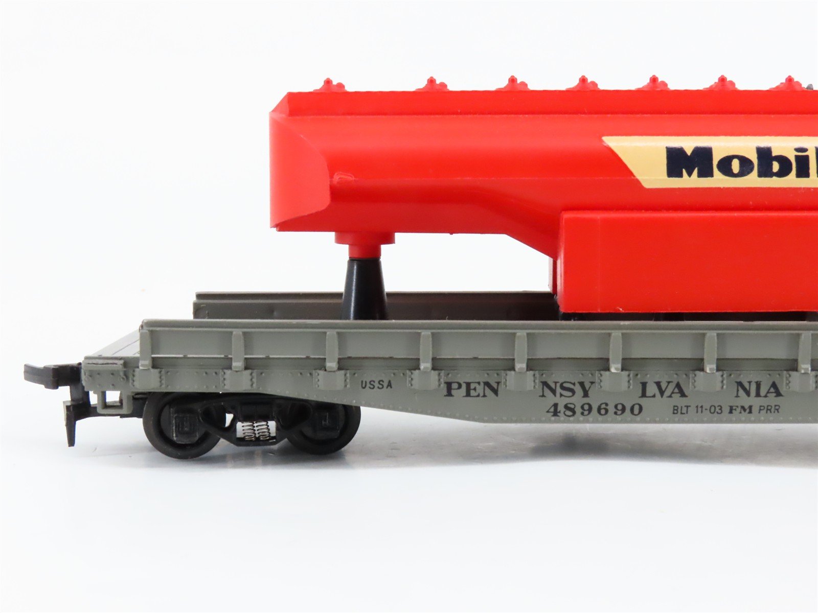 HO Scale Rivarossi PRR Pennsylvania Flat Car #489690 w/ Mobilgas Tank Trailer