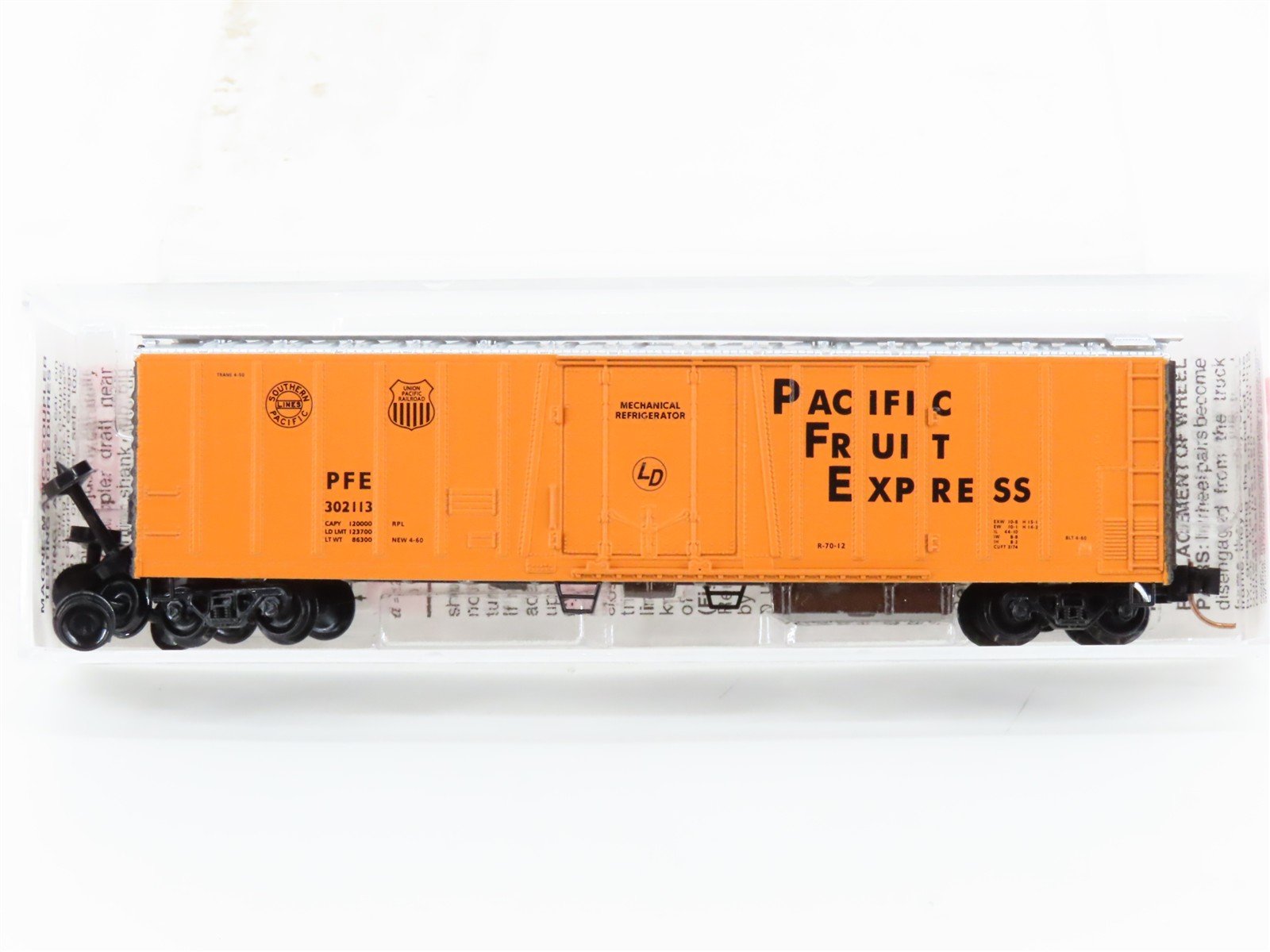 N Micro-Trains MTL 70010 PFE Pacific Fruit Express Mechanical Reefer #302113