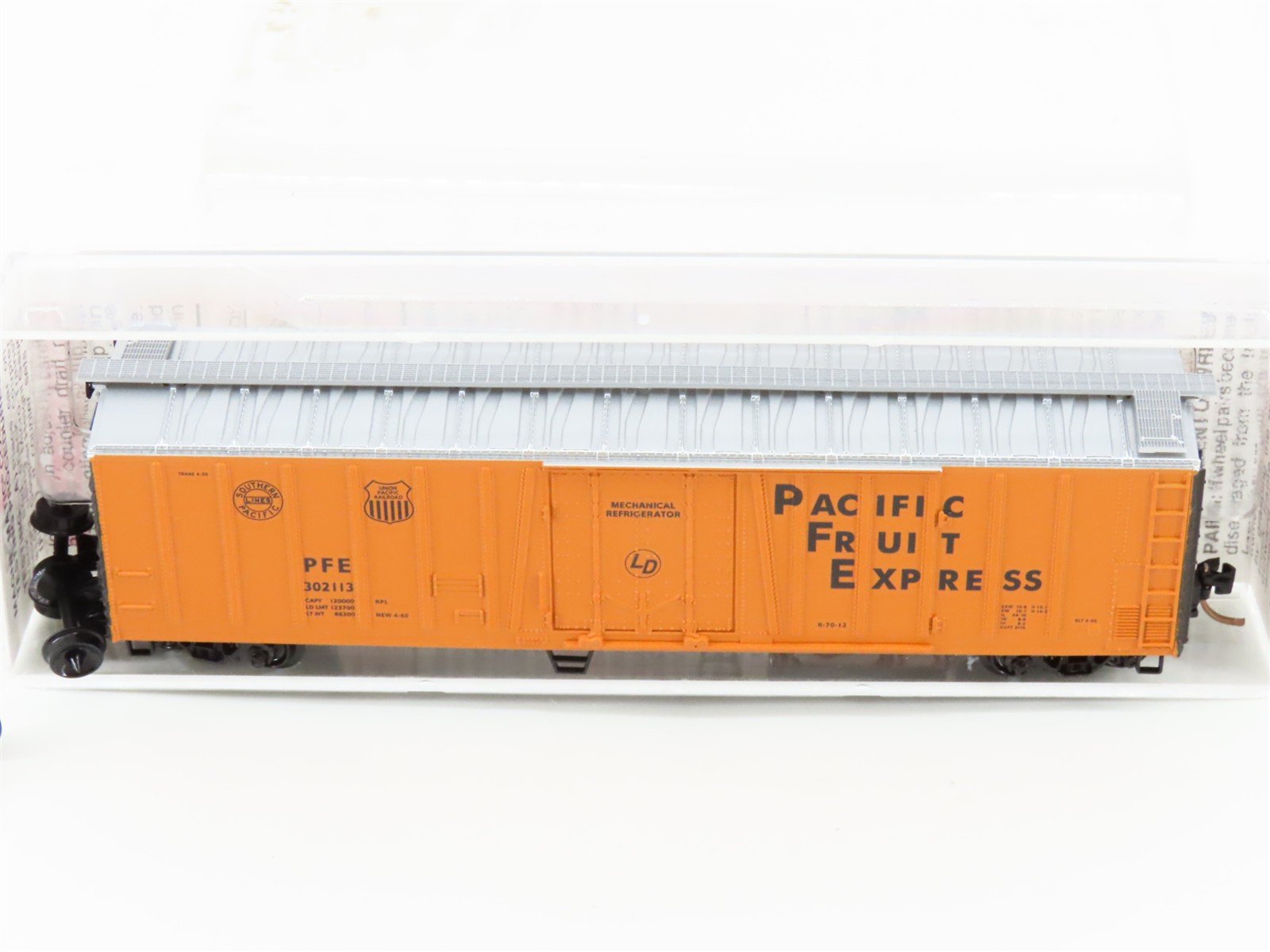 N Micro-Trains MTL 70010 PFE Pacific Fruit Express Mechanical Reefer #302113