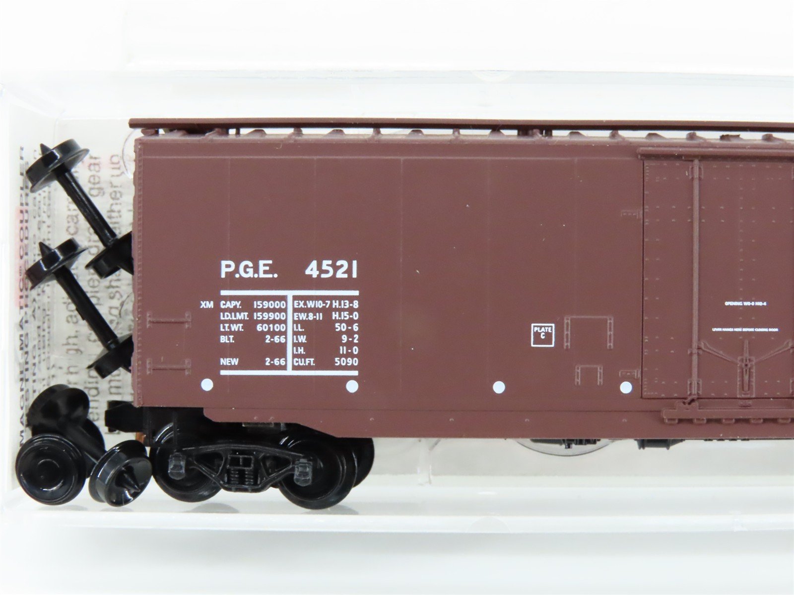 N Micro-Trains MTL 32260 PGE Pacific Great Eastern 50' Plug Door Box Car #4521