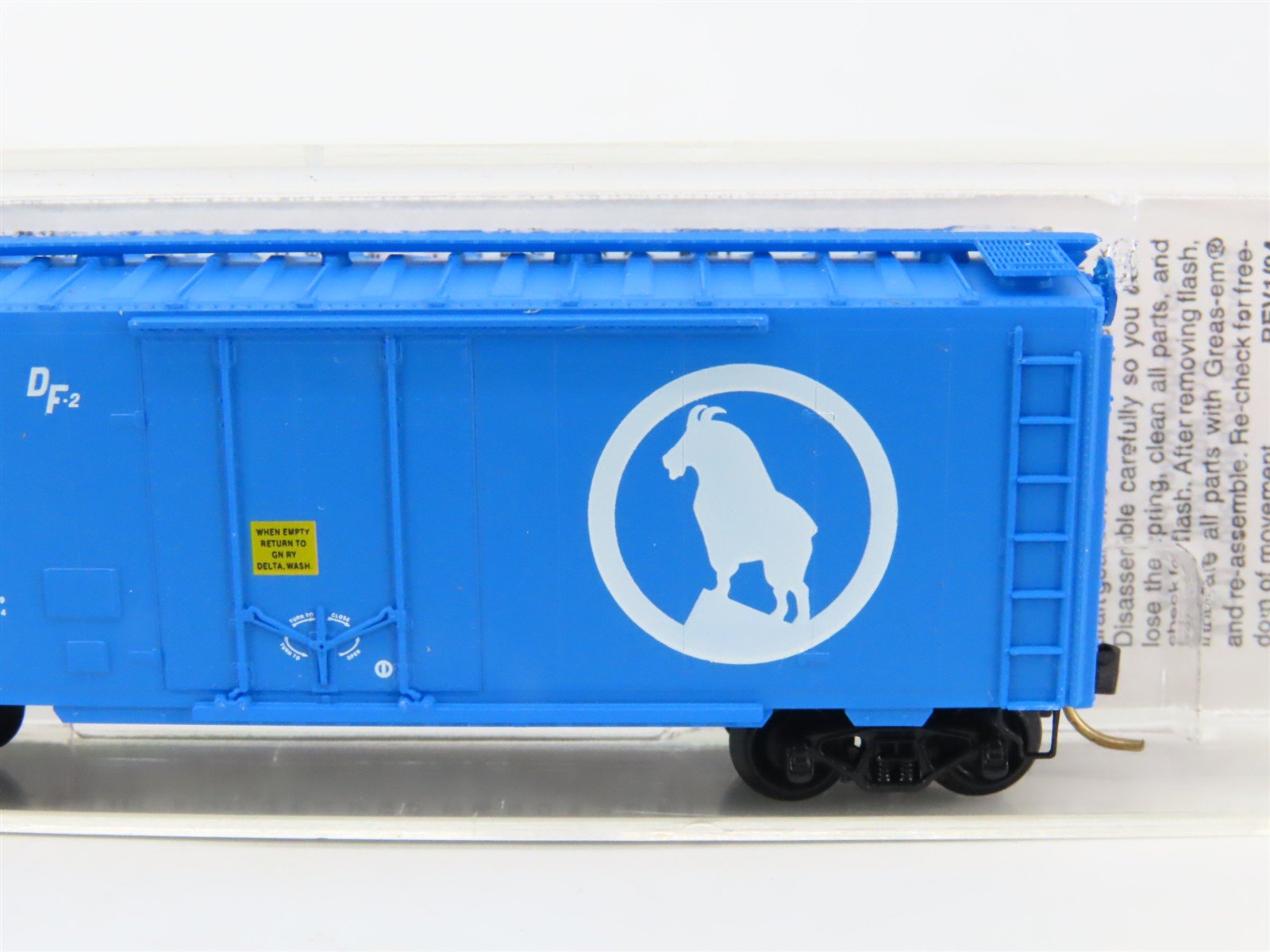 N Scale Micro-Trains MTL 21040 GN Great Northern 40' Plug Door Box Car #6619