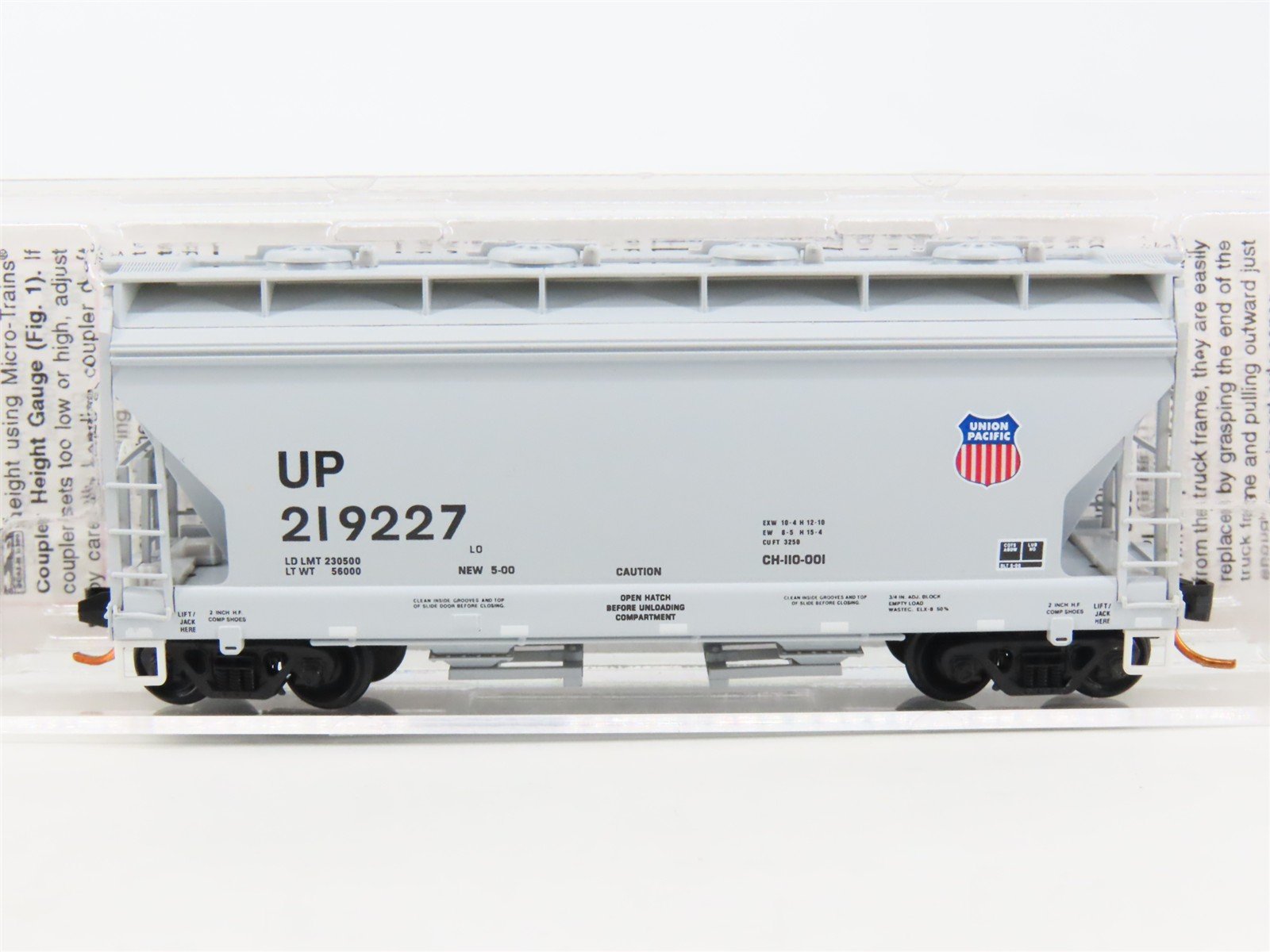N Scale Micro-Trains MTL 09200301 UP Union Pacific 2-Bay Covered Hopper #219227