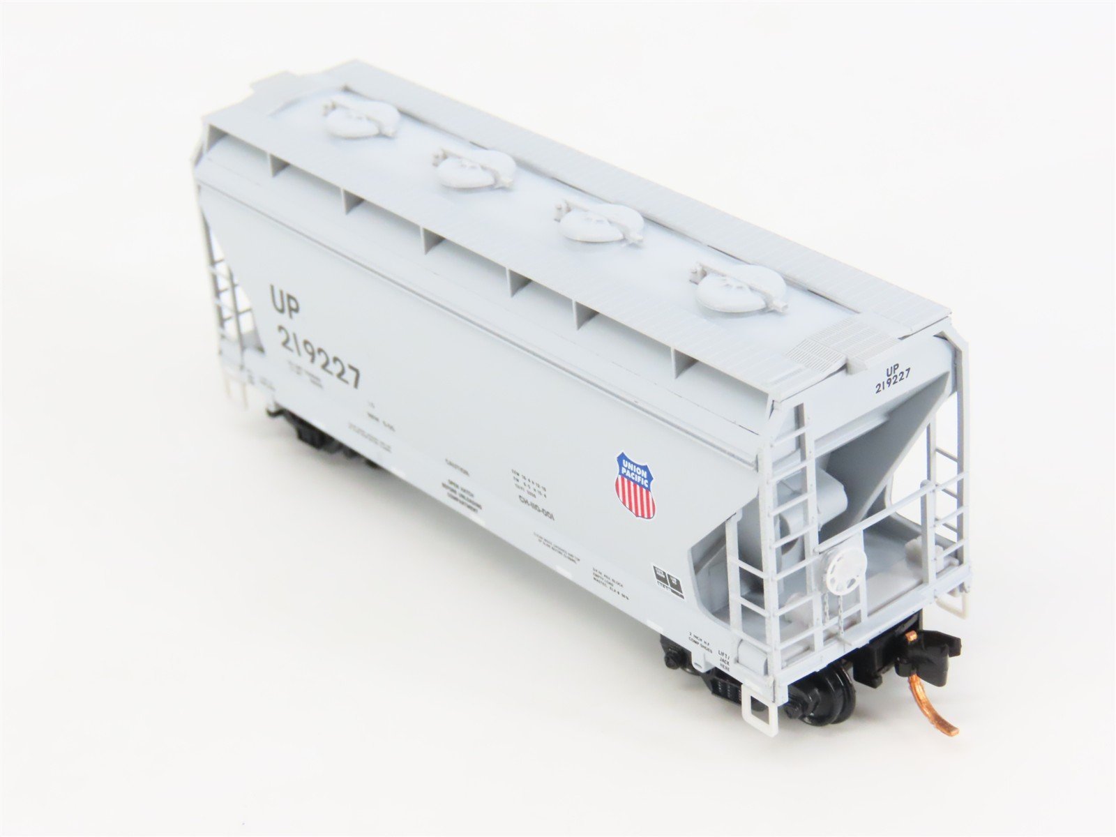 N Scale Micro-Trains MTL 09200301 UP Union Pacific 2-Bay Covered Hopper #219227