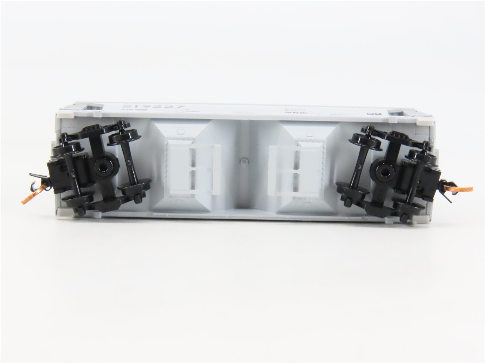 N Scale Micro-Trains MTL 09200301 UP Union Pacific 2-Bay Covered Hopper #219227