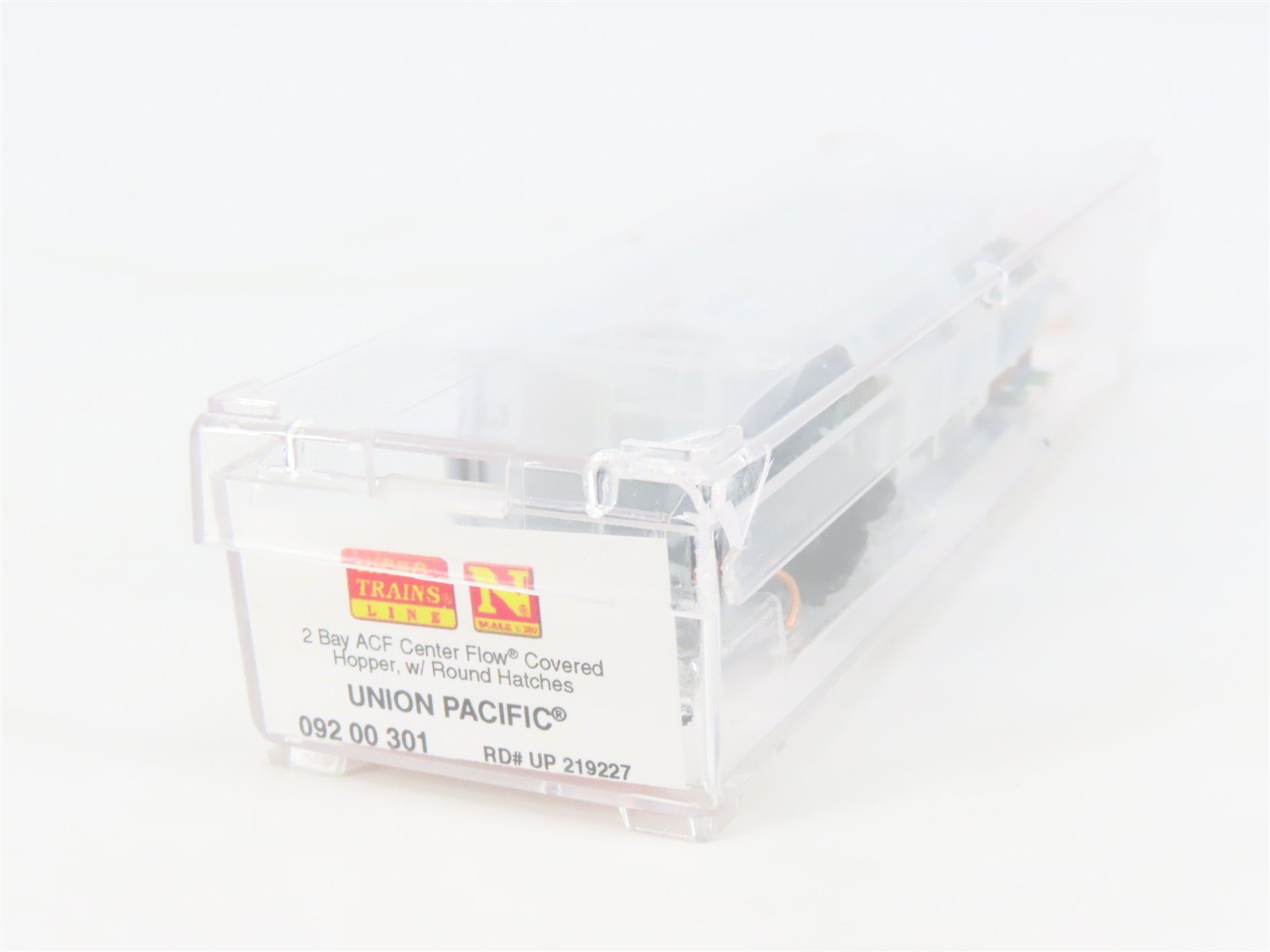N Scale Micro-Trains MTL 09200301 UP Union Pacific 2-Bay Covered Hopper #219227