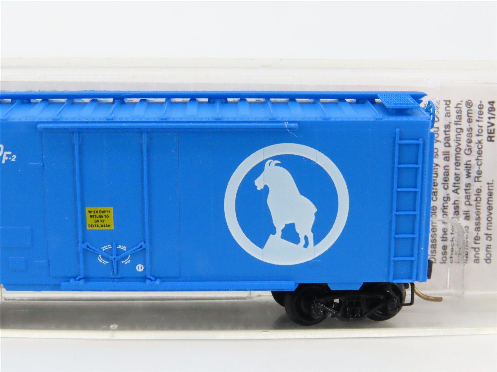 N Scale Micro-Trains MTL 21040 GN Great Northern 40' Plug Door Box Car #6619