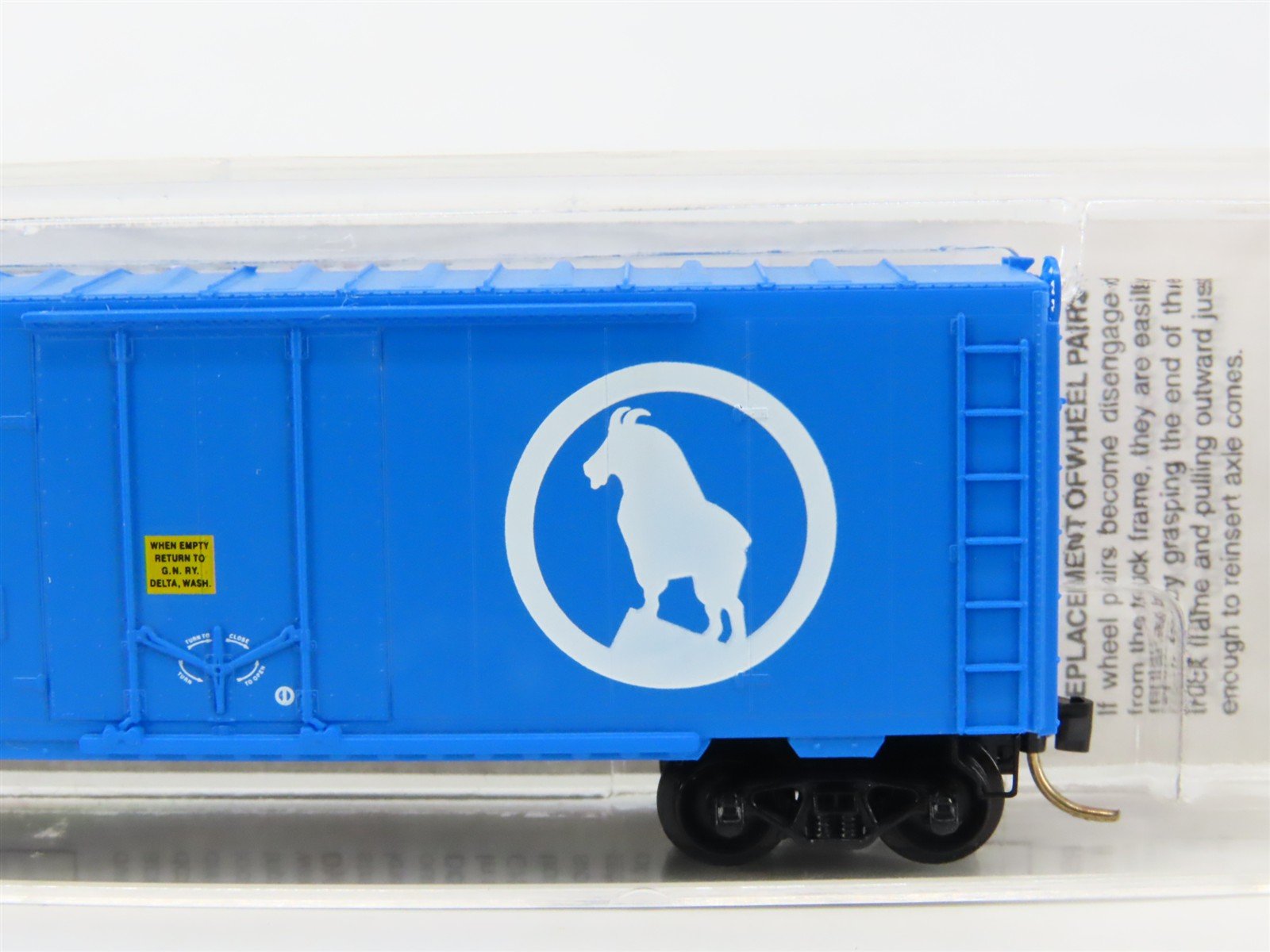 N Scale Micro-Trains MTL 74030 GN Great Northern 40' Plug Door Box Car #6646