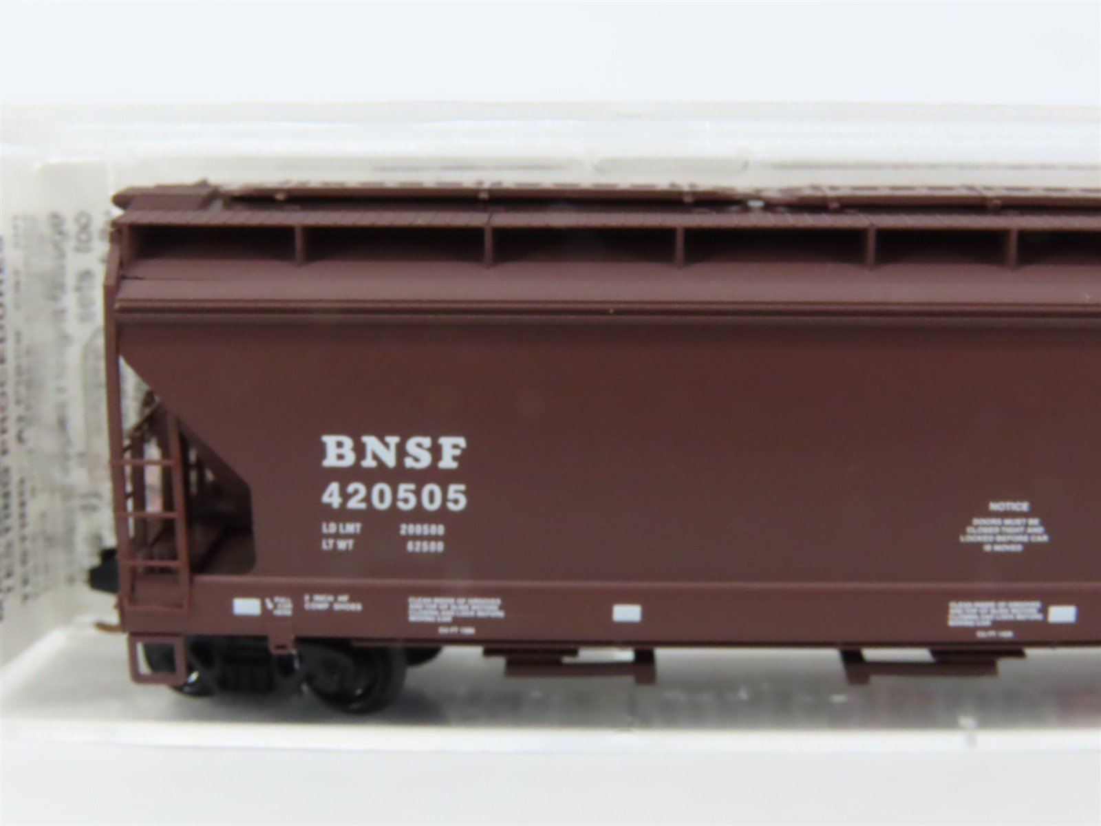 N Scale Micro-Trains MTL 94180 BNSF Railway 3-Bay Covered Hopper #420505