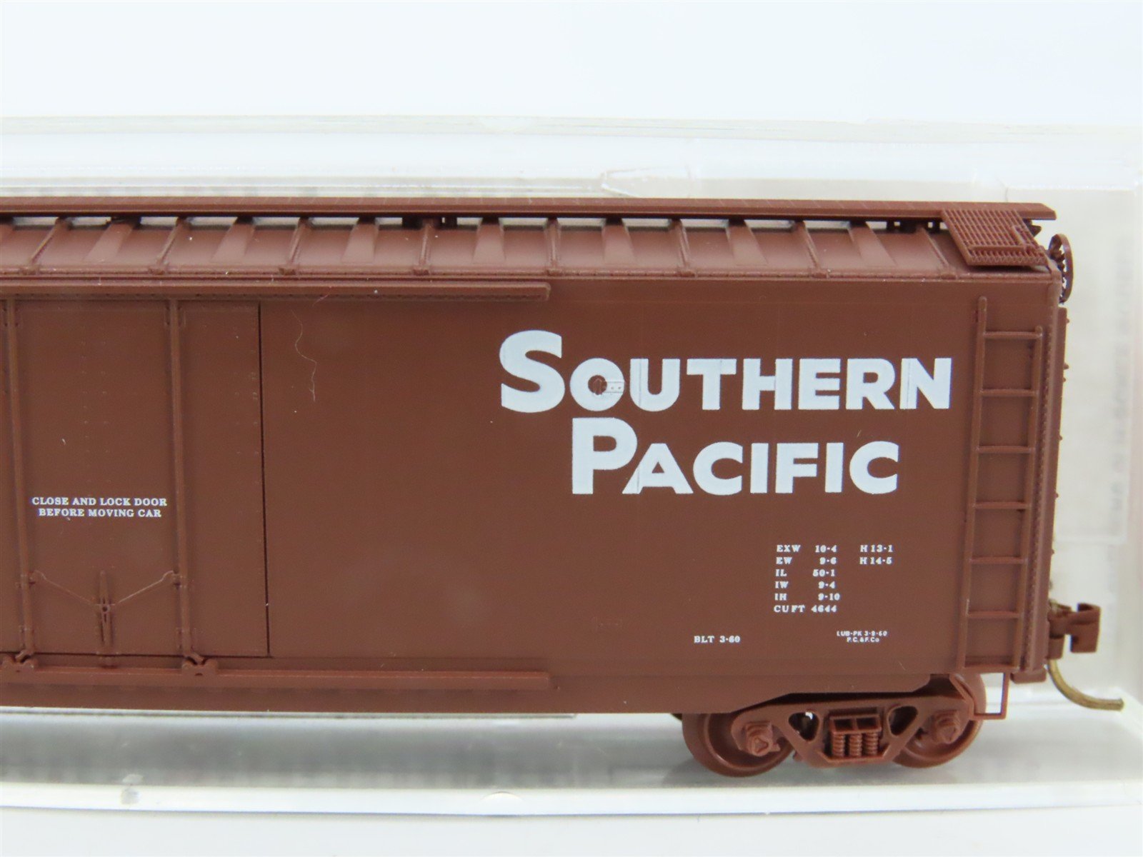 N Scale Micro-Trains MTL 32160 SP Southern Pacific 50' Plug Door Box Car #672925