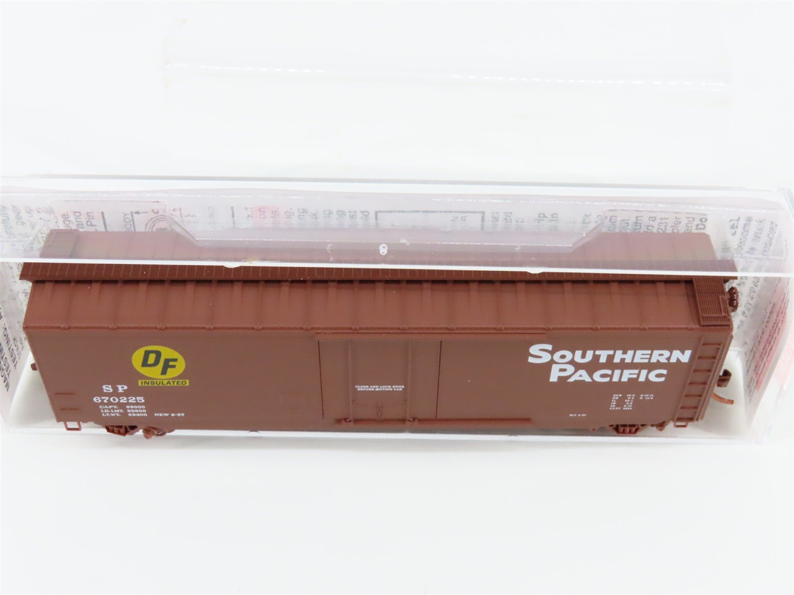 N Scale Micro-Trains MTL 32380 SP Southern Pacific 50' Plug Door Box Car #670225