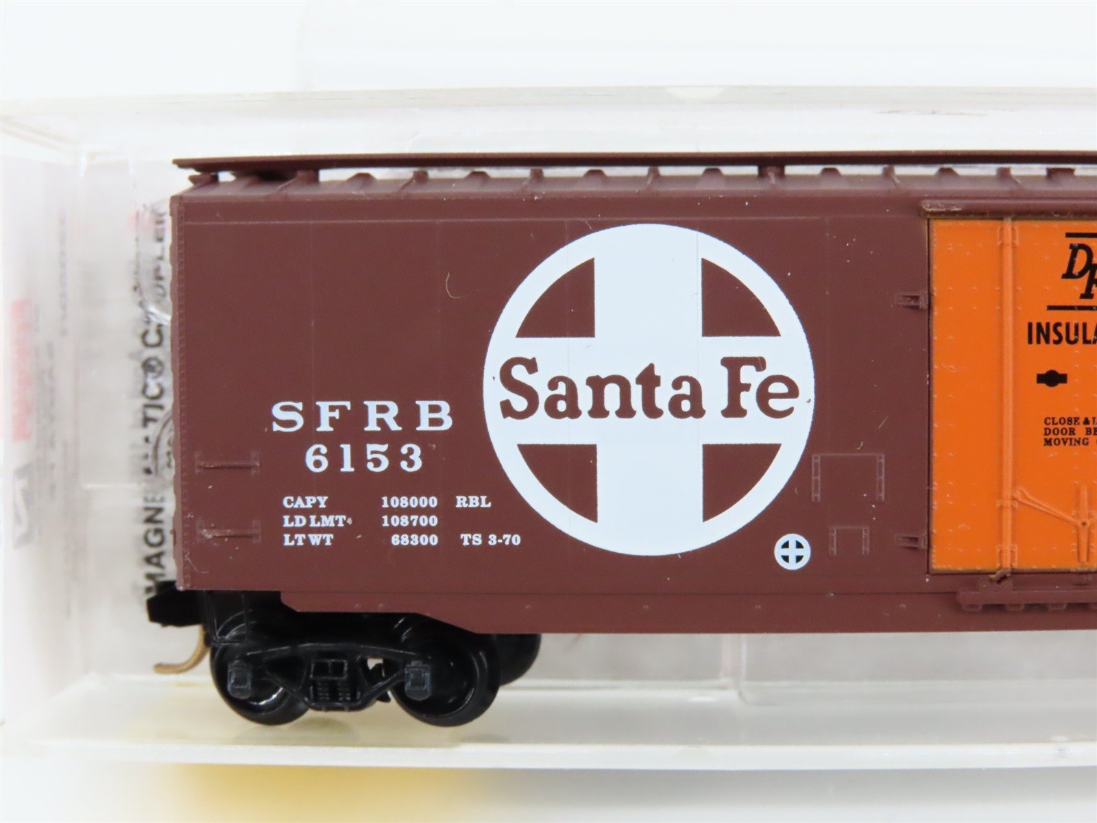 N Scale Micro-Trains MTL 32050/1 SFRB Santa Fe 50' Plug Door Box Car #6153