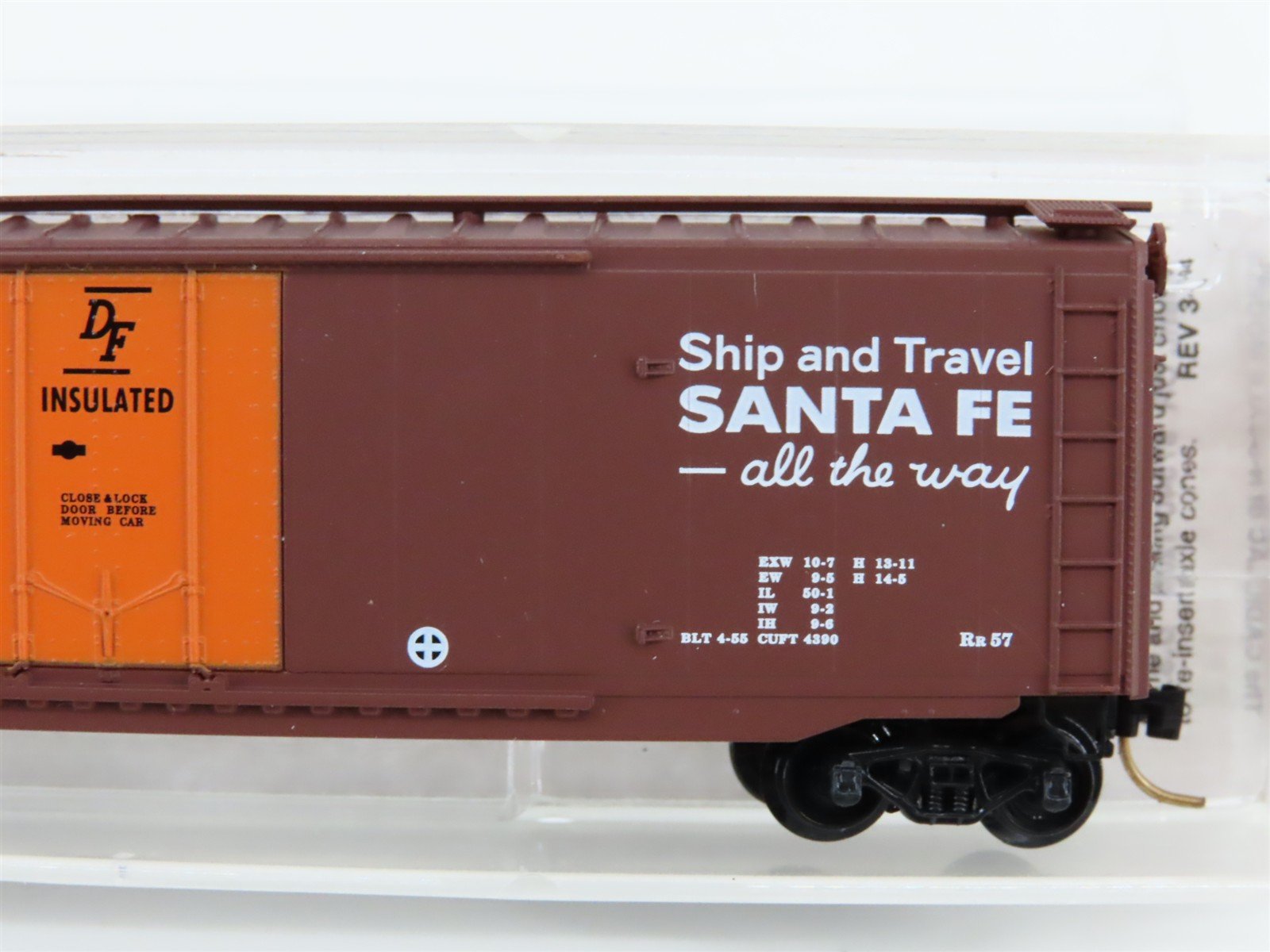 N Scale Micro-Trains MTL 32050/1 SFRB Santa Fe 50' Plug Door Box Car #6153