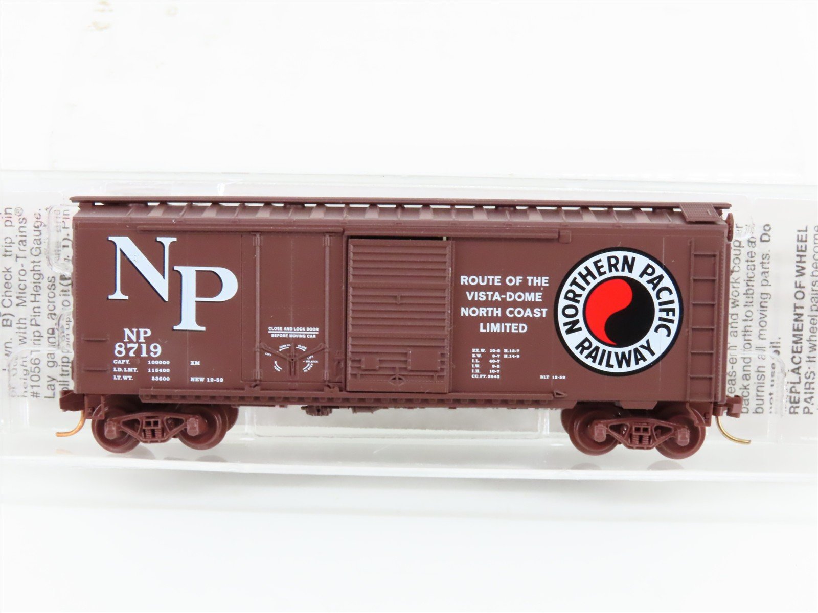 N Scale Micro-Trains MTL 22040 NP Northern Pacific Railway 40' Box Car #8719