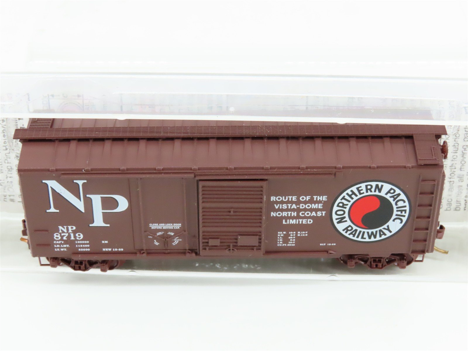 N Scale Micro-Trains MTL 22040 NP Northern Pacific Railway 40' Box Car #8719